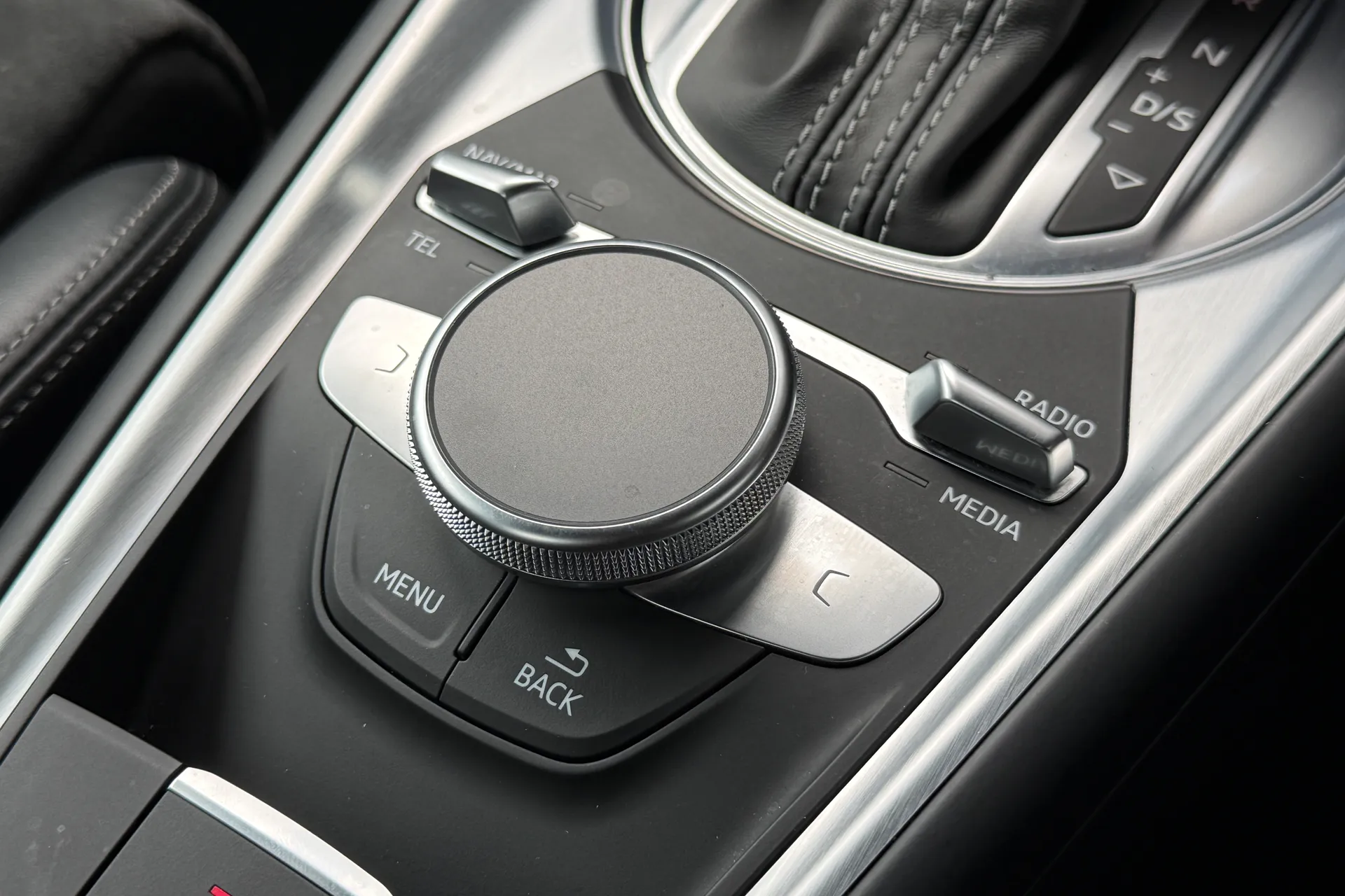 Audi TT thumbnail image number 25