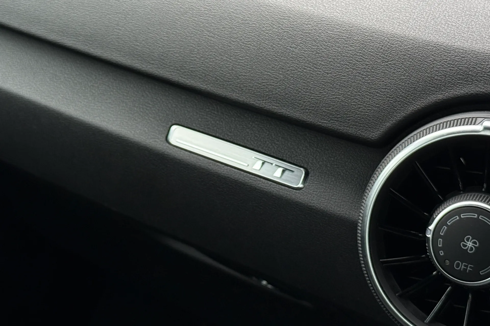 Audi TT thumbnail image number 32