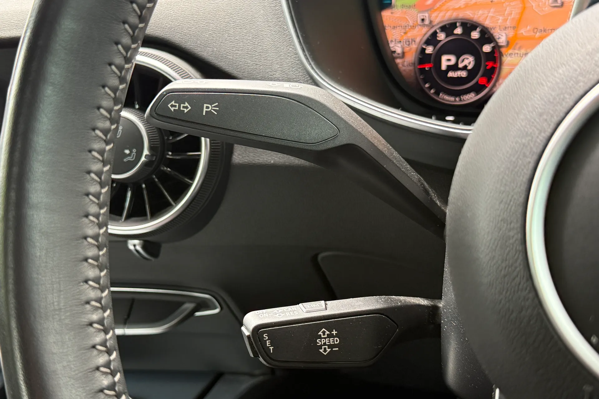 Audi TT thumbnail image number 17