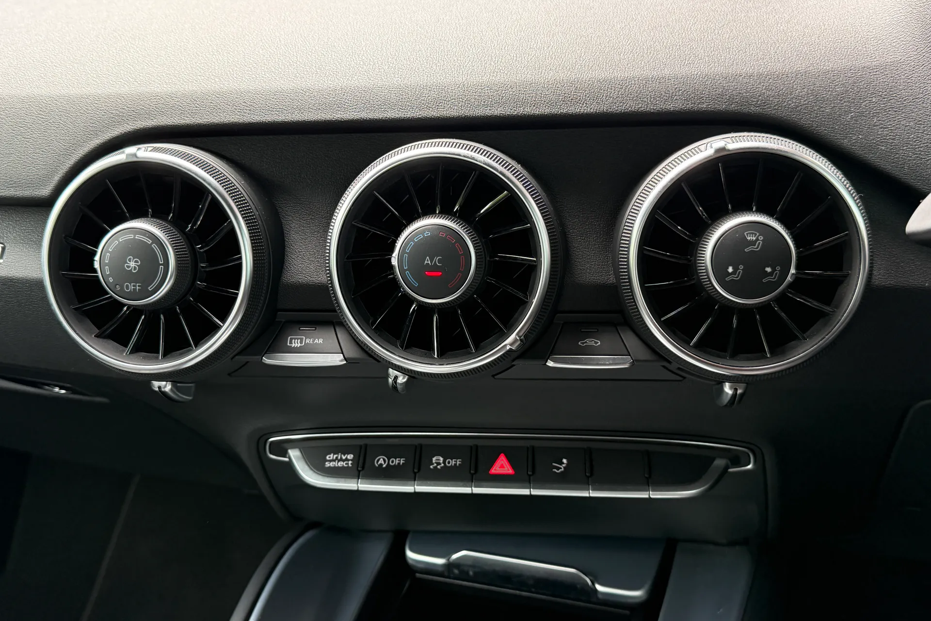 Audi TT thumbnail image number 18
