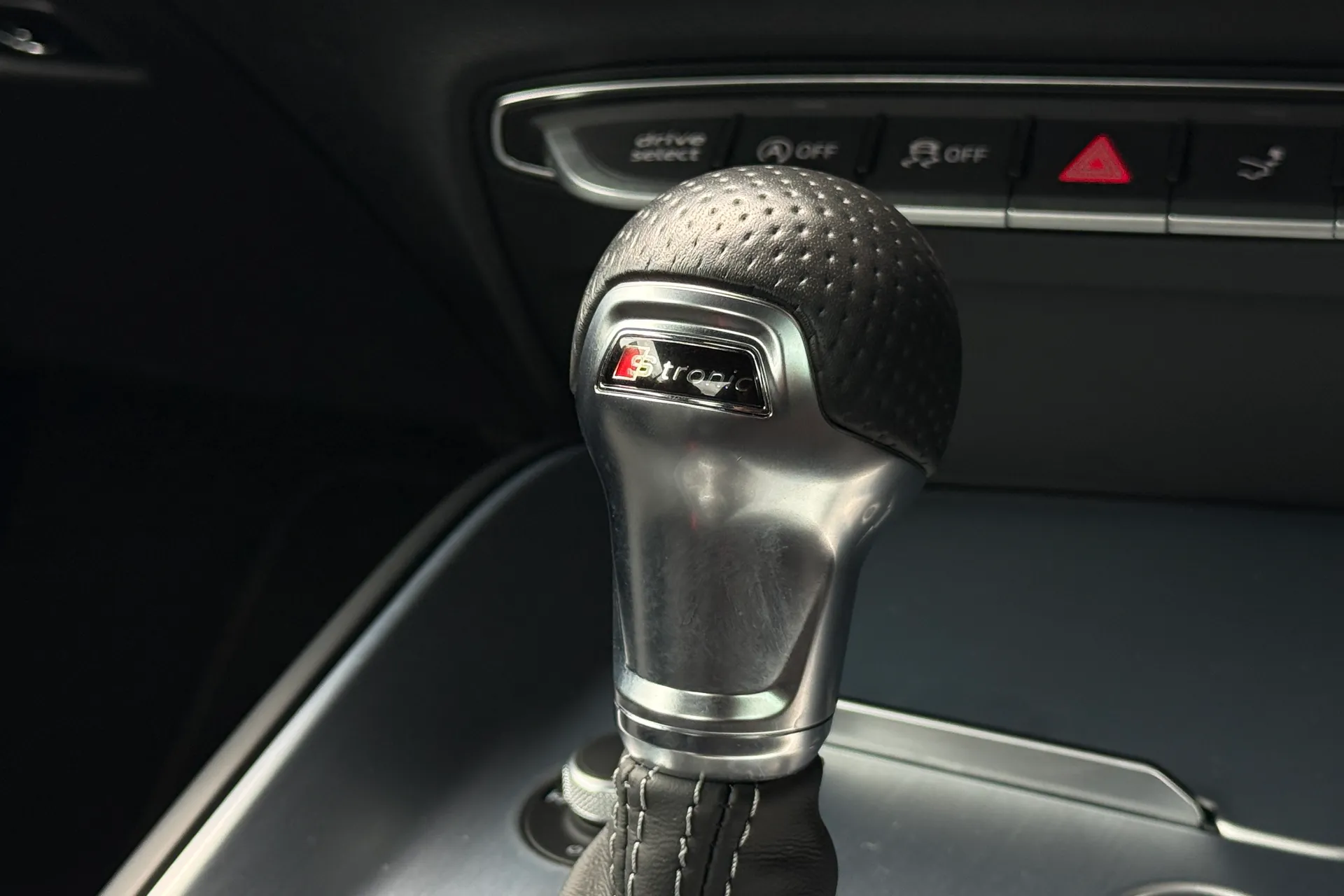 Audi TT thumbnail image number 24