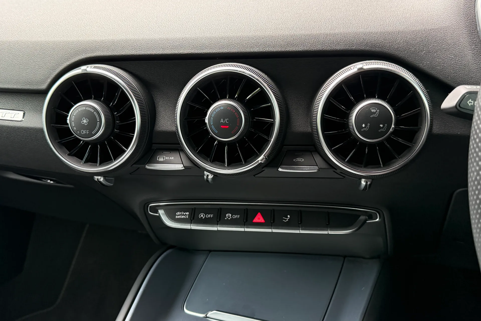 Audi TT thumbnail image number 19