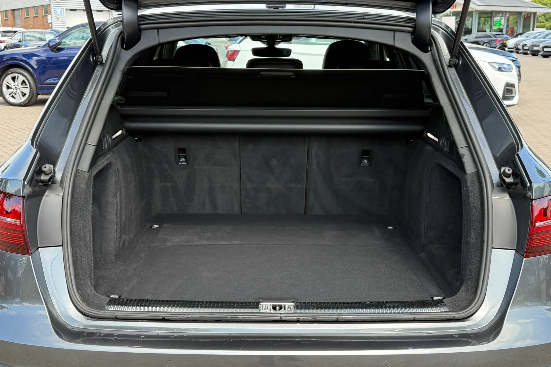 Audi A4 thumbnail image number 37