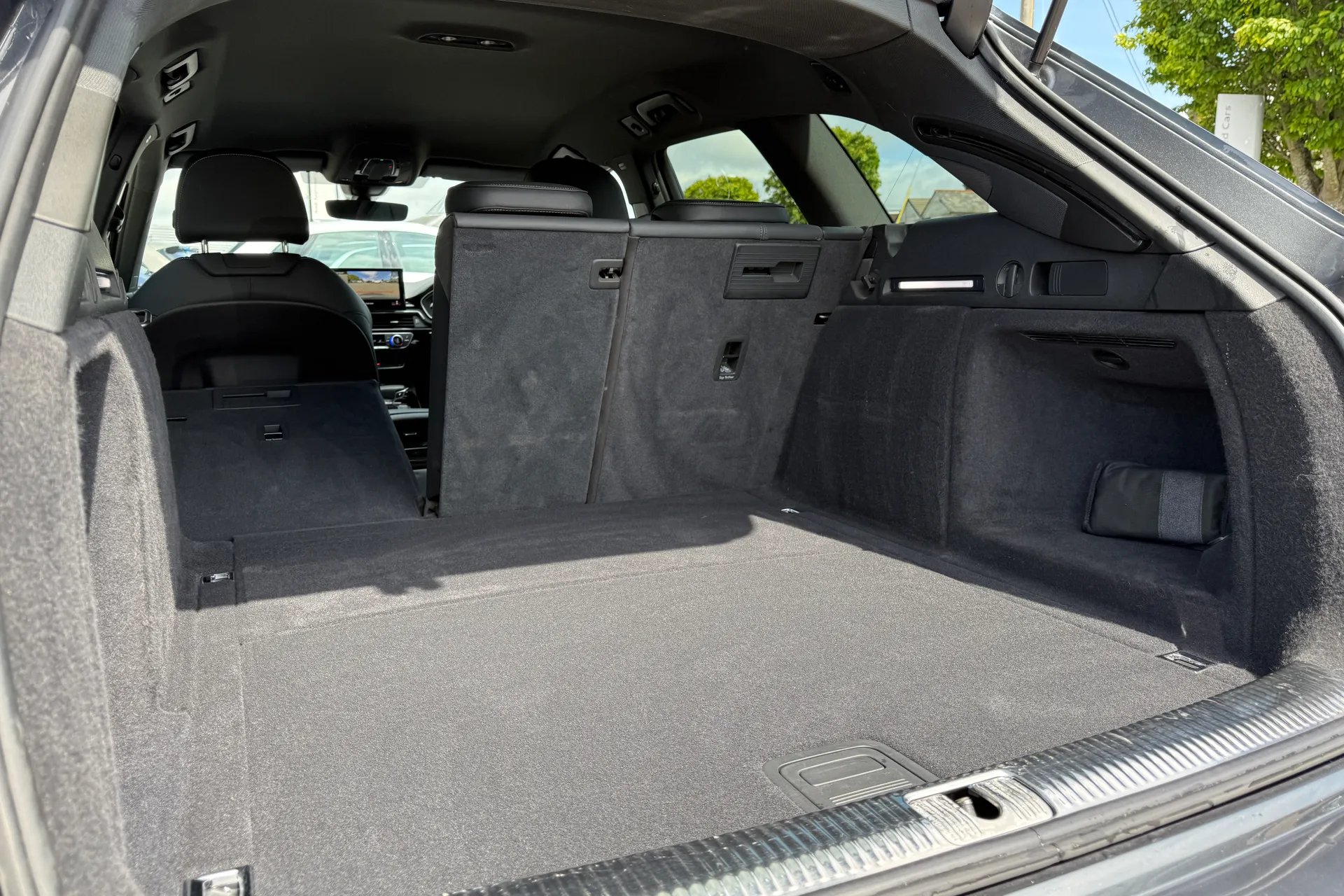 Audi A4 thumbnail image number 39