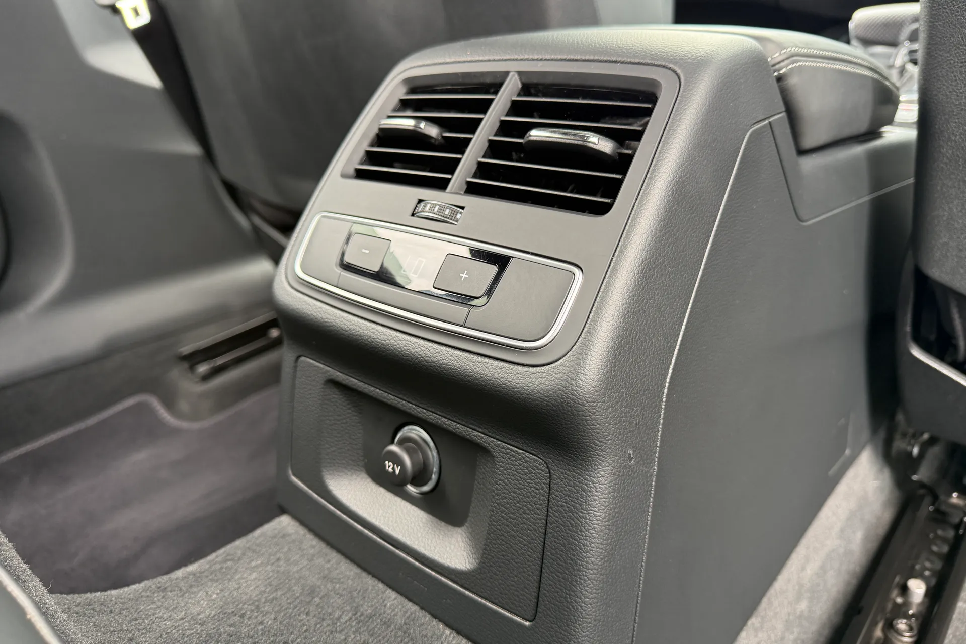 Audi A4 thumbnail image number 48