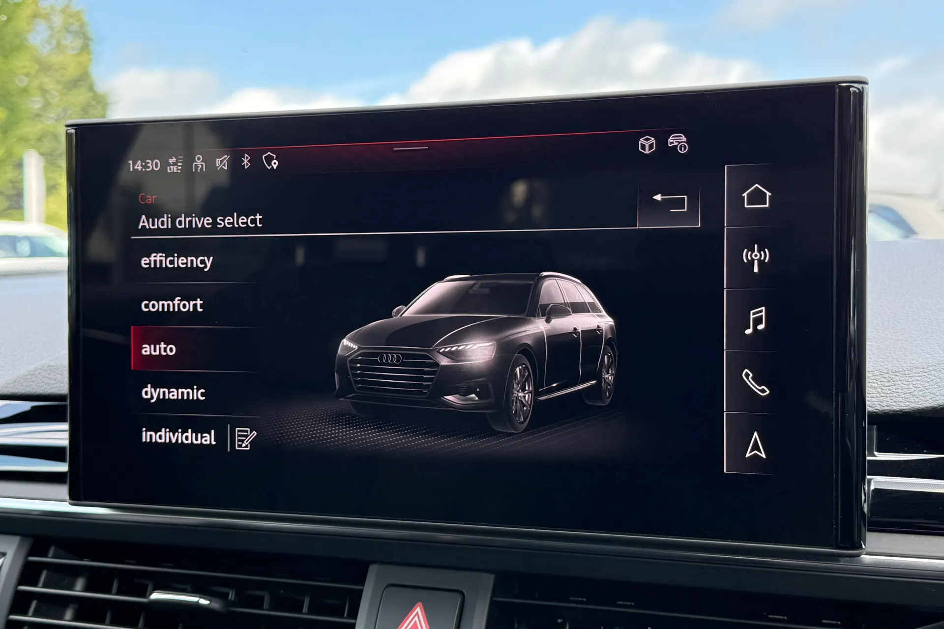 Audi A4 thumbnail image number 12