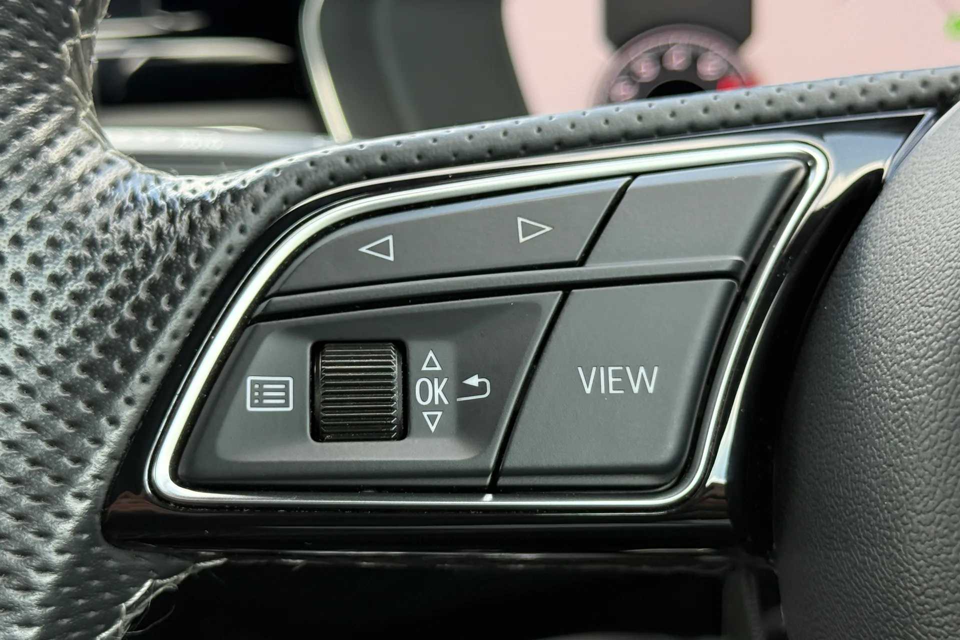 Audi A4 thumbnail image number 23