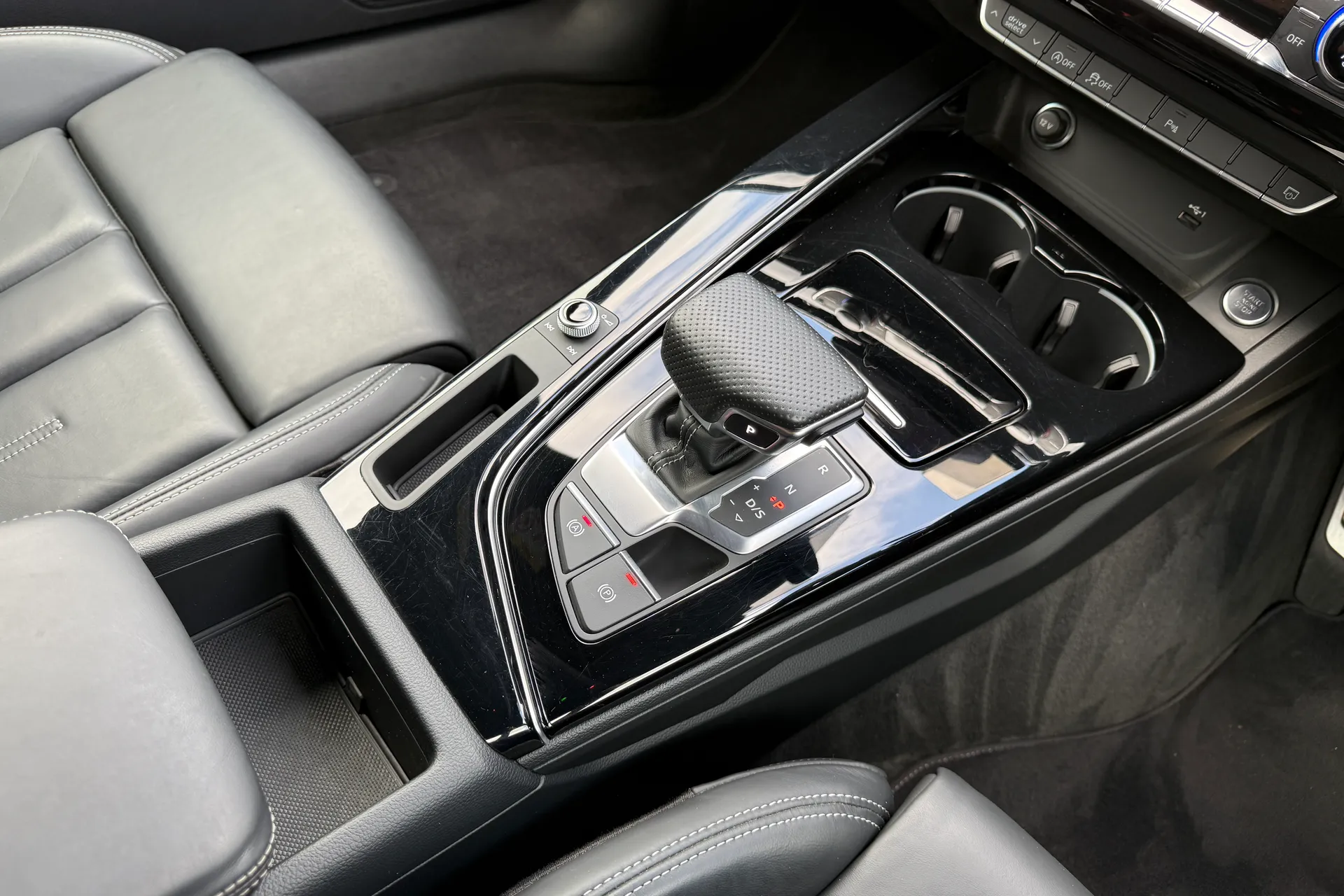 Audi A4 thumbnail image number 42