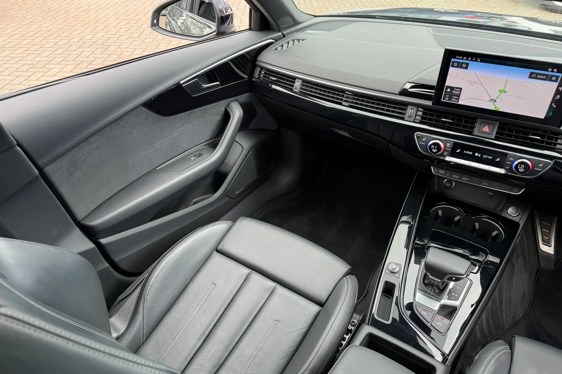 Audi A4 thumbnail image number 41