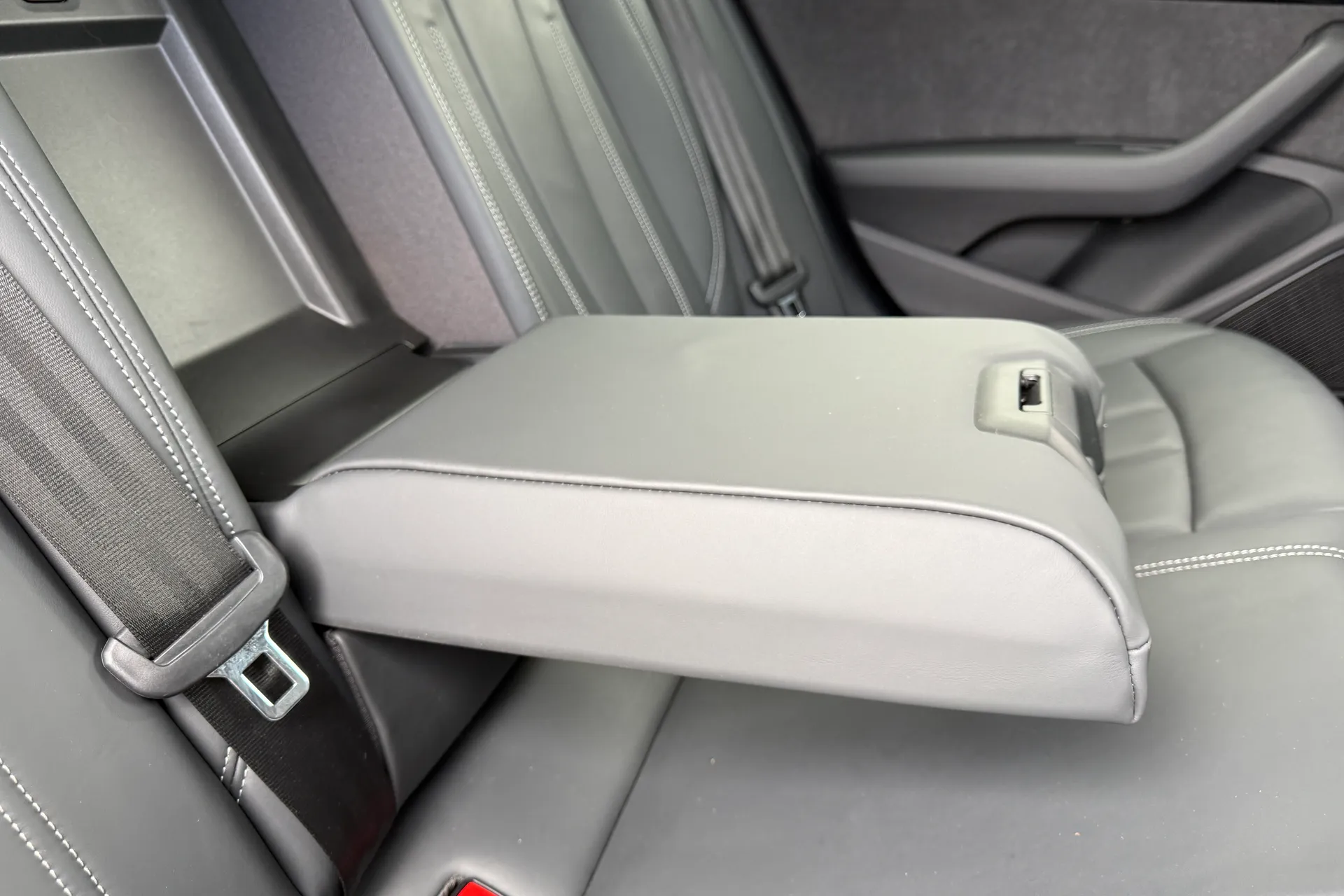 Audi A4 thumbnail image number 47