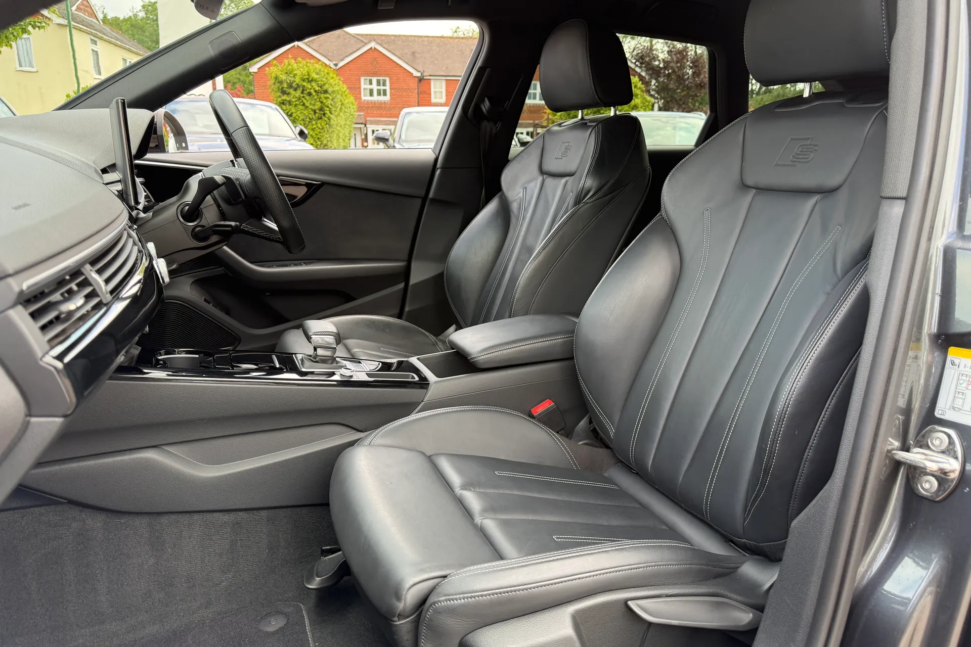Audi A4 thumbnail image number 32
