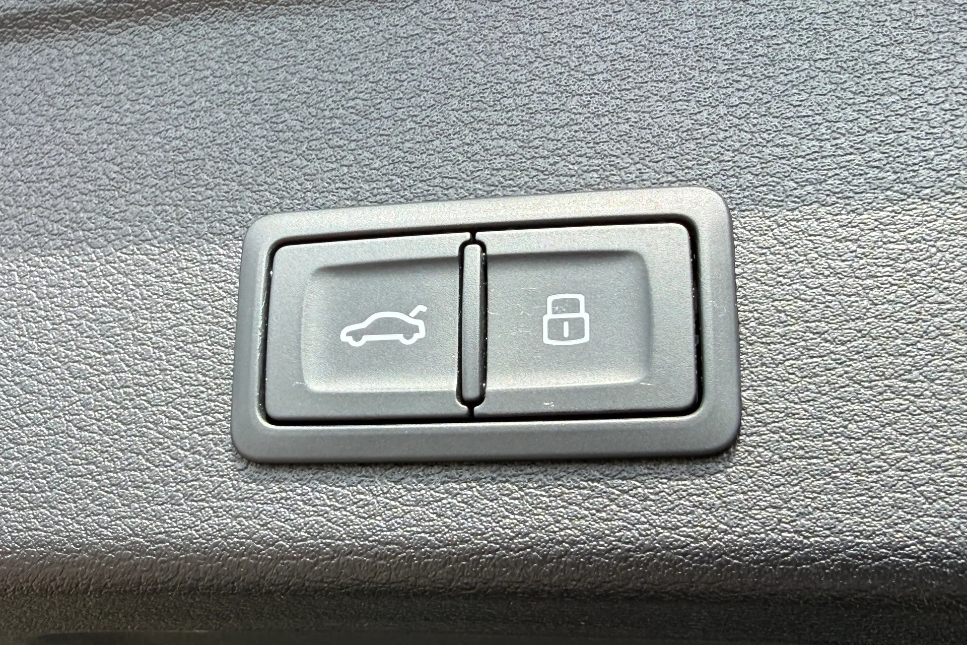 Audi A4 thumbnail image number 38