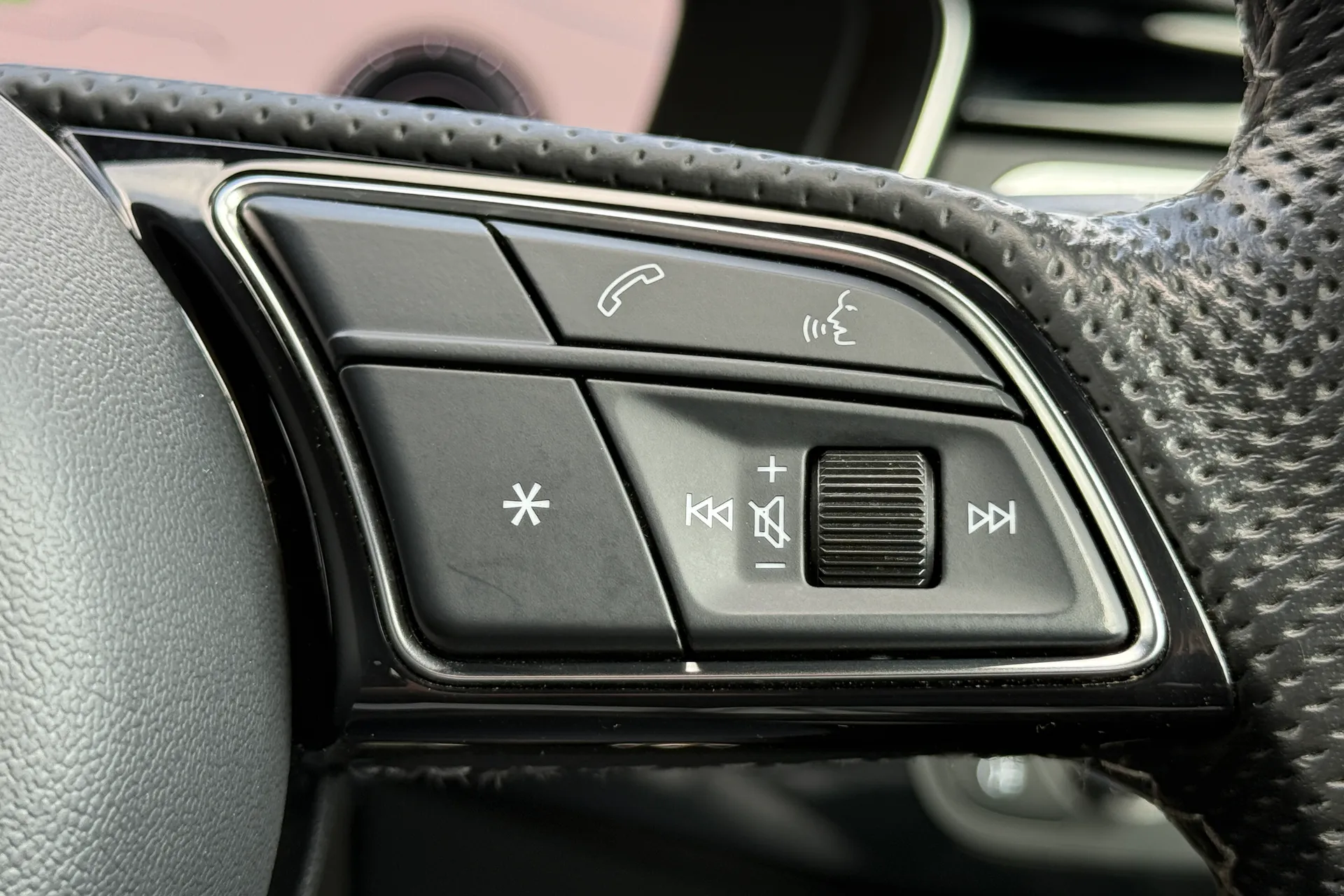 Audi A4 thumbnail image number 24