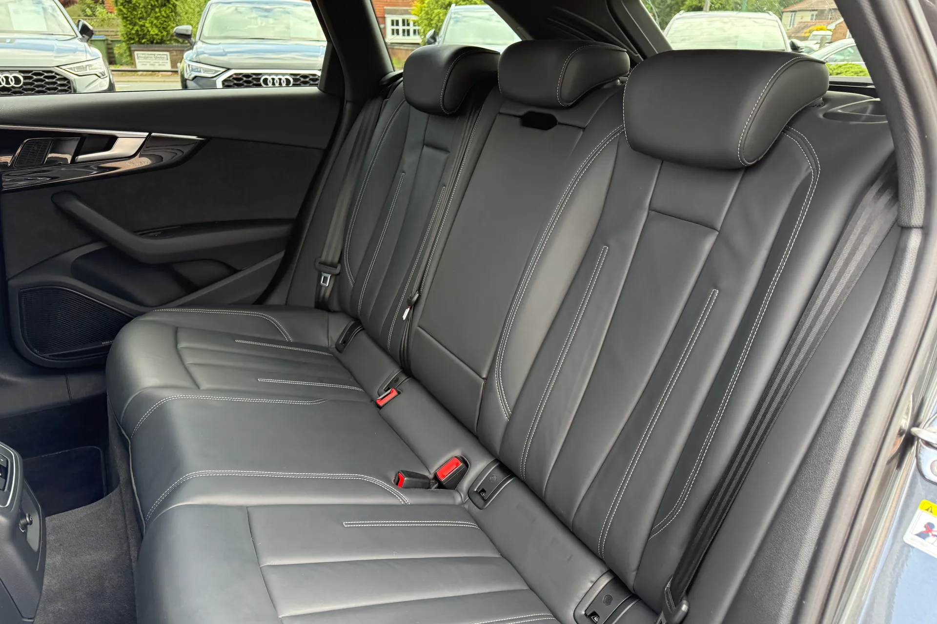 Audi A4 thumbnail image number 44