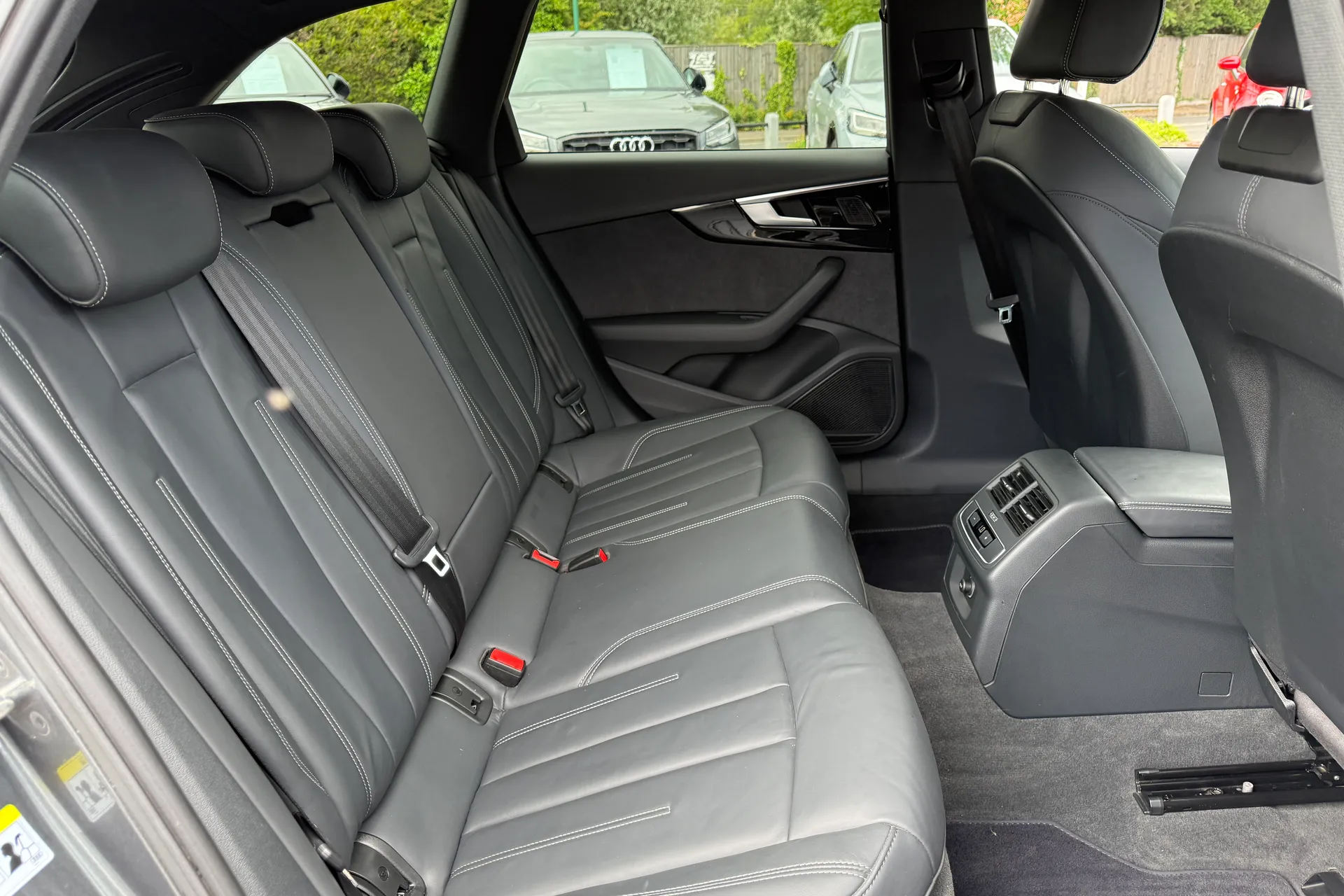 Audi A4 thumbnail image number 46