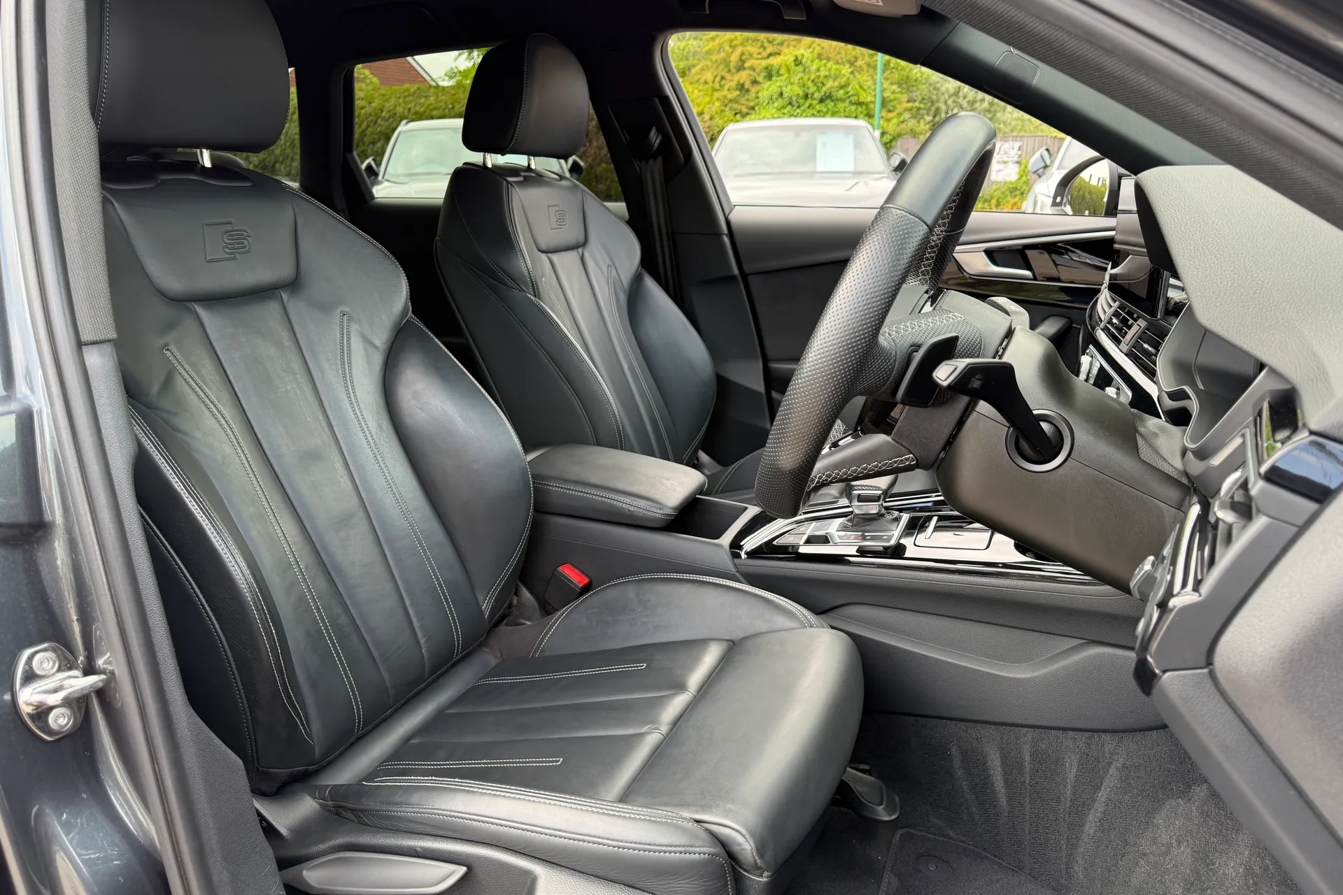 Audi A4 thumbnail image number 29