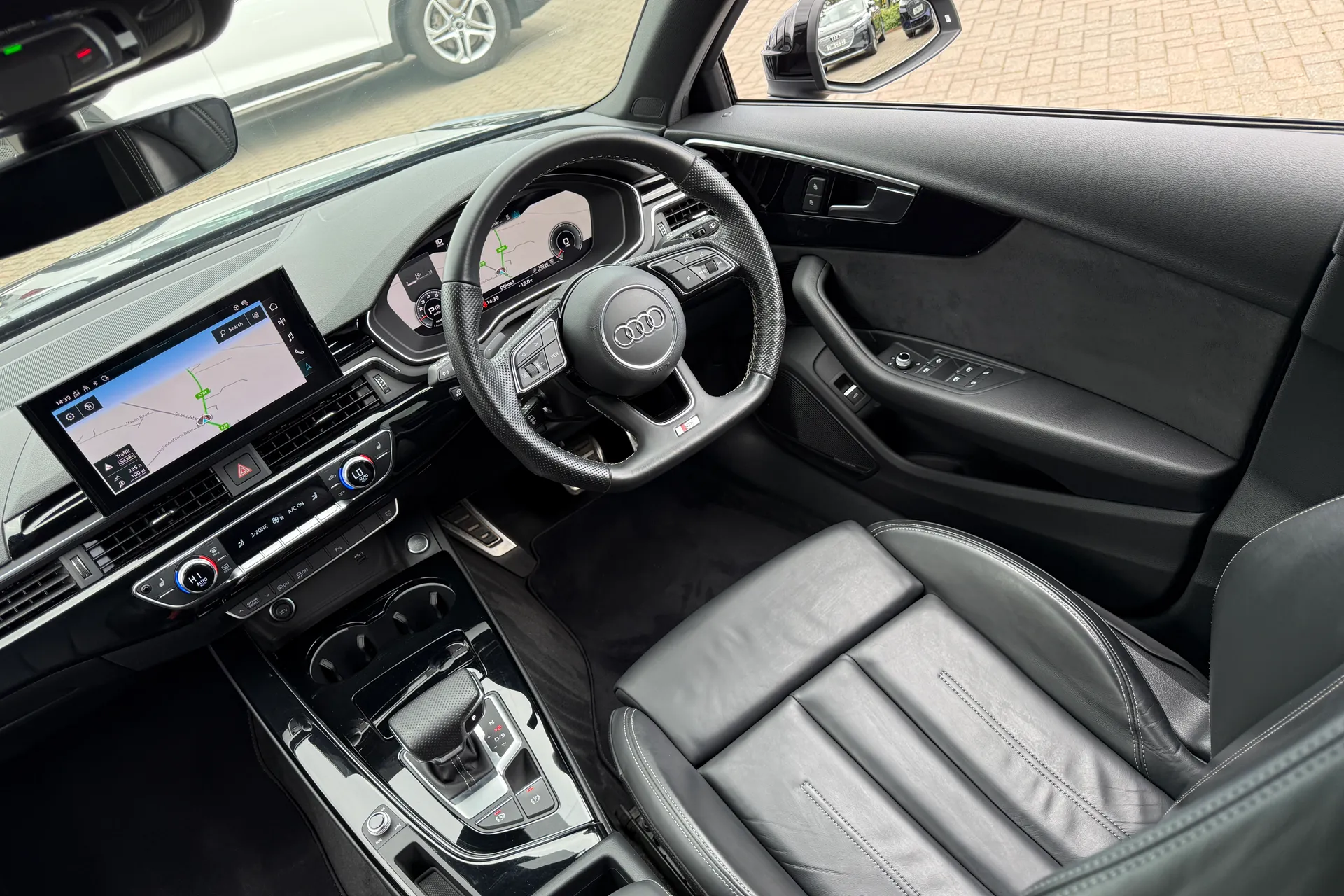 Audi A4 thumbnail image number 43