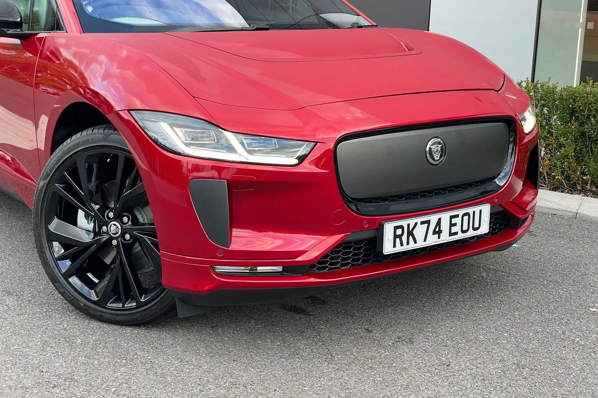 Jaguar I-PACE thumbnail image number 32