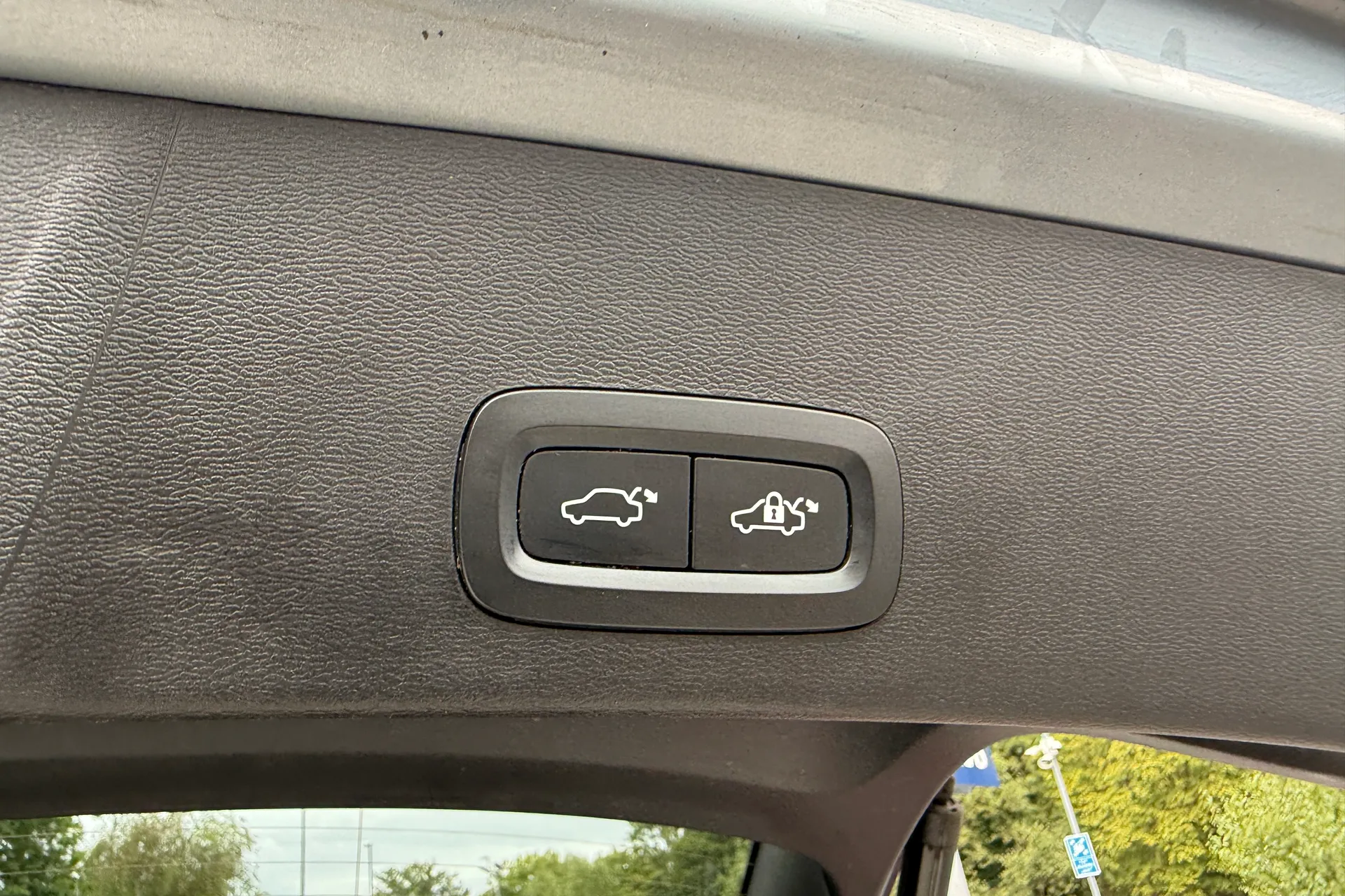 Volvo XC40 thumbnail image number 22