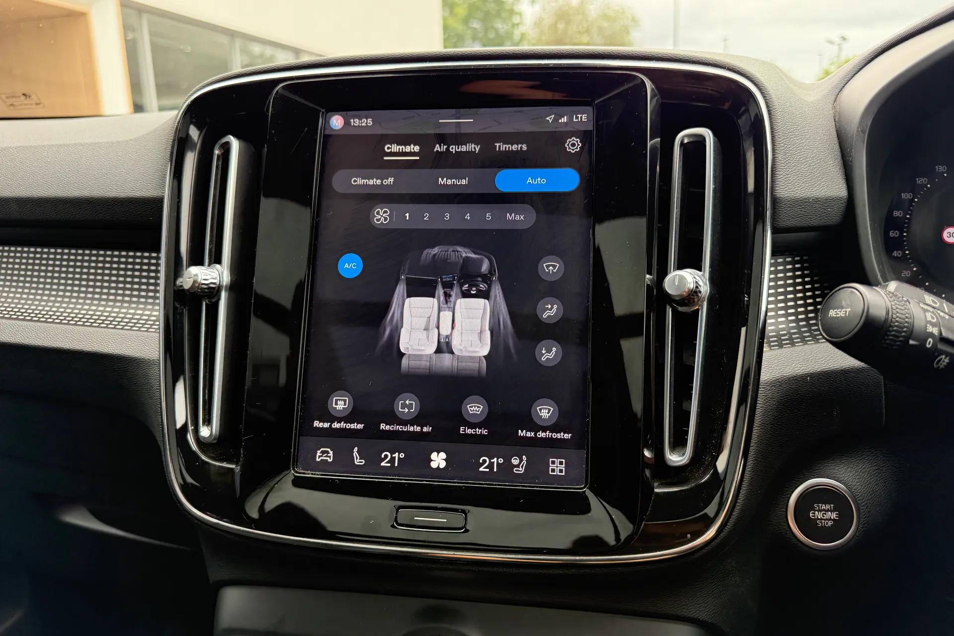 Volvo XC40 thumbnail image number 37