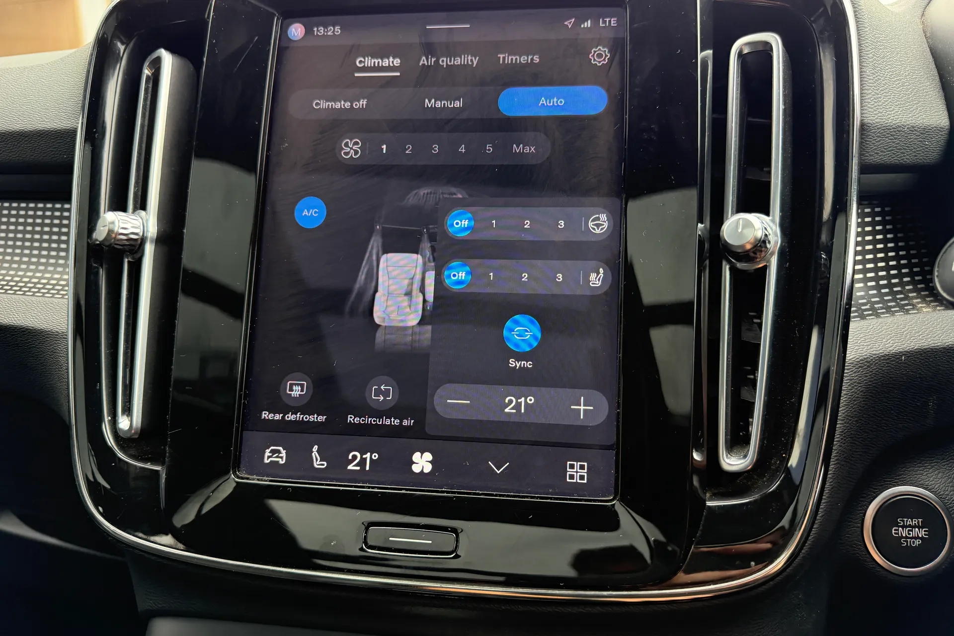 Volvo XC40 thumbnail image number 38