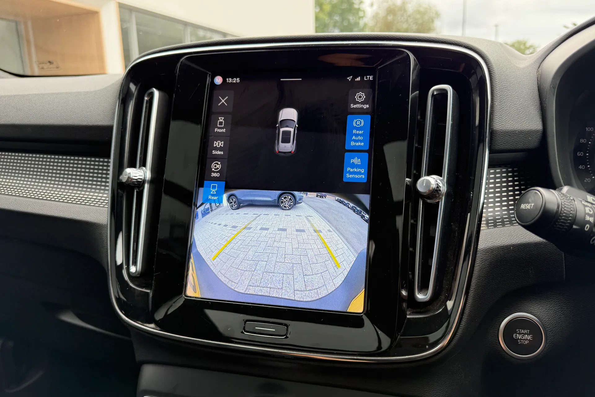Volvo XC40 thumbnail image number 42