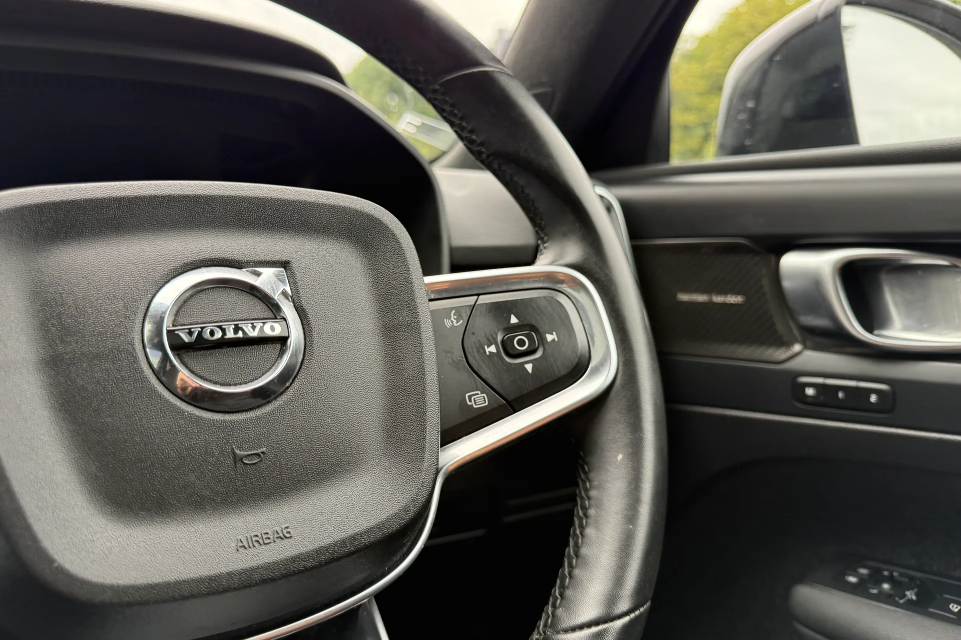 Volvo XC40 thumbnail image number 36
