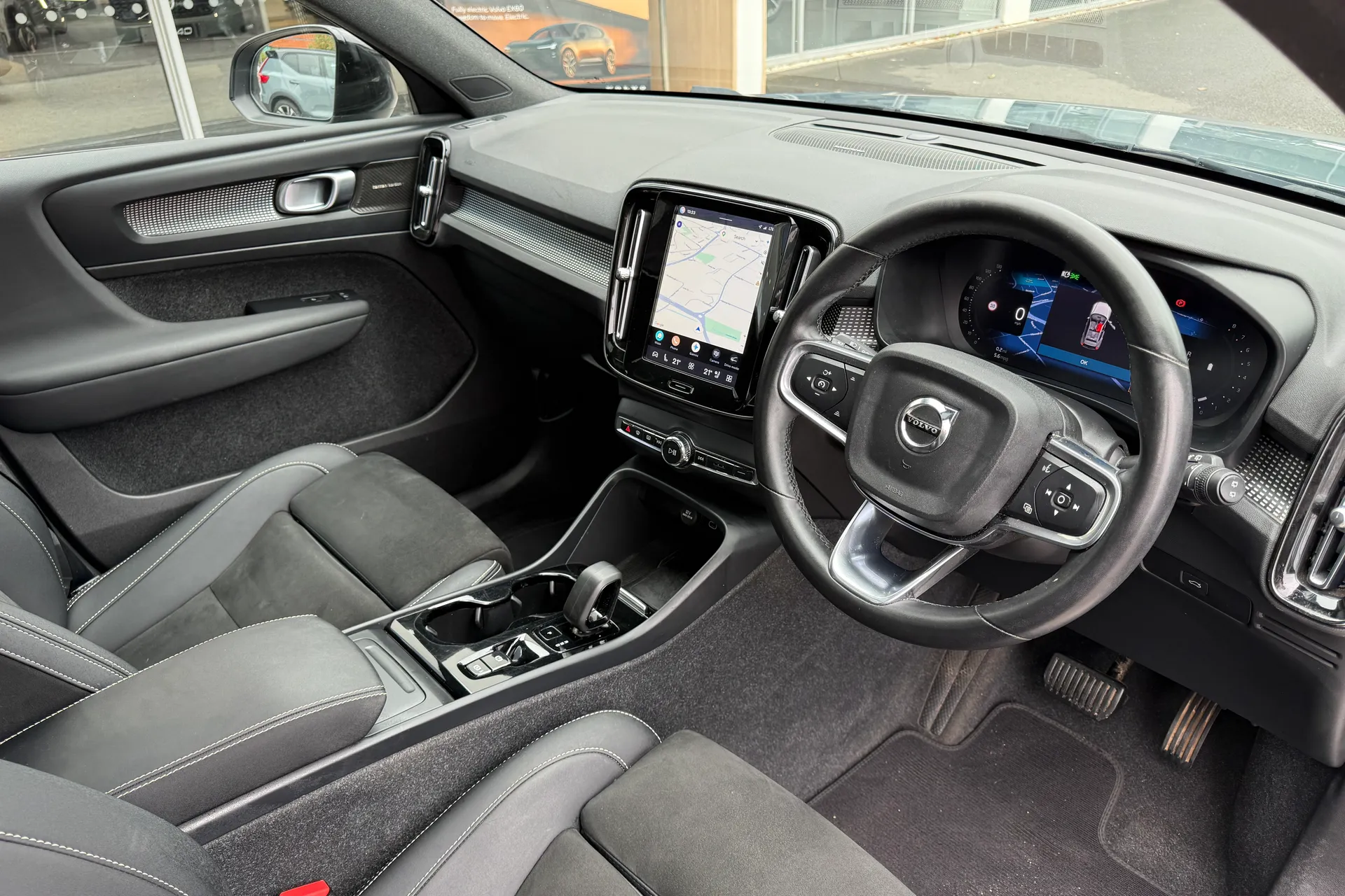 Volvo XC40 thumbnail image number 6