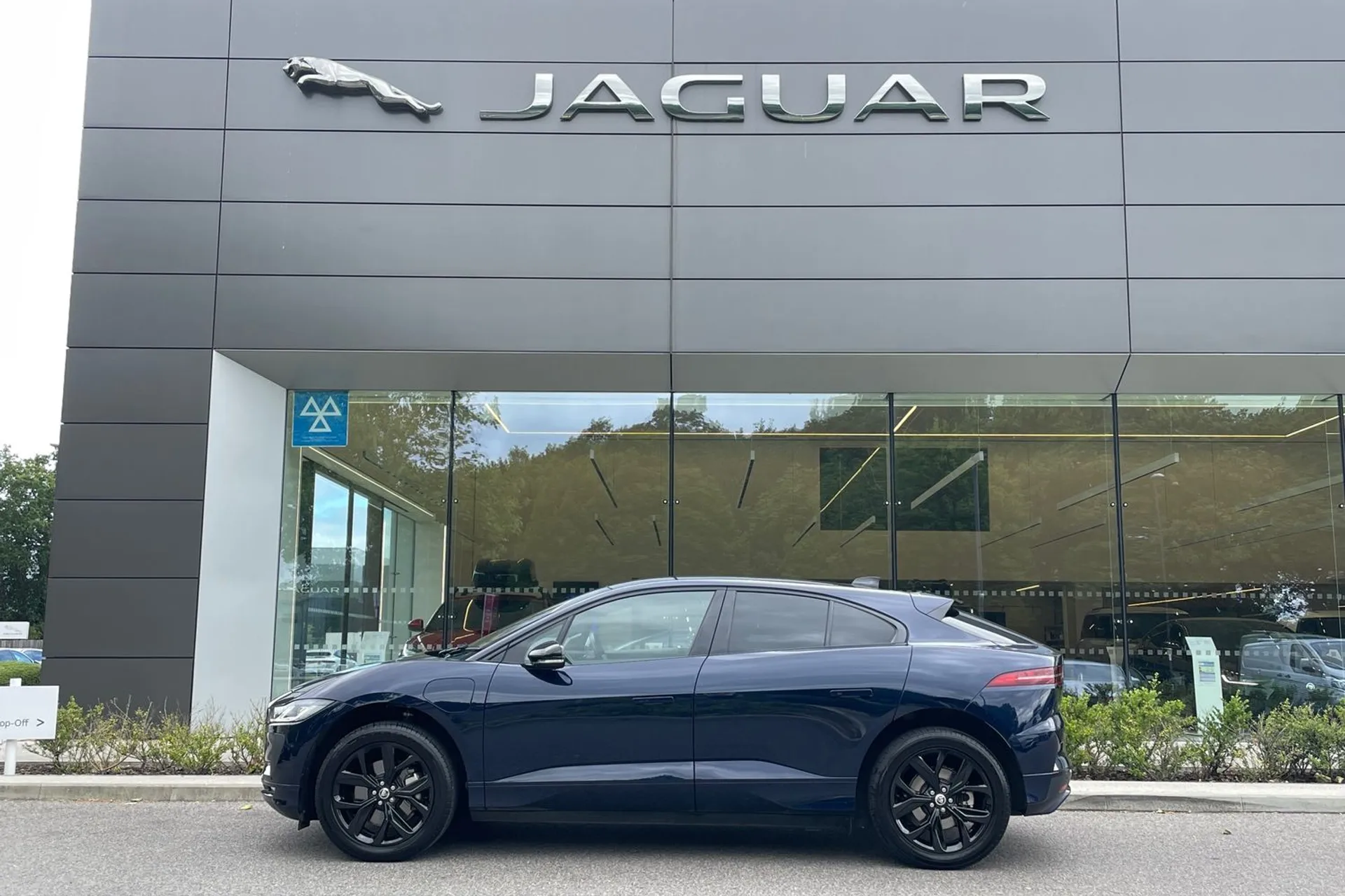 Jaguar I-PACE thumbnail image number 7