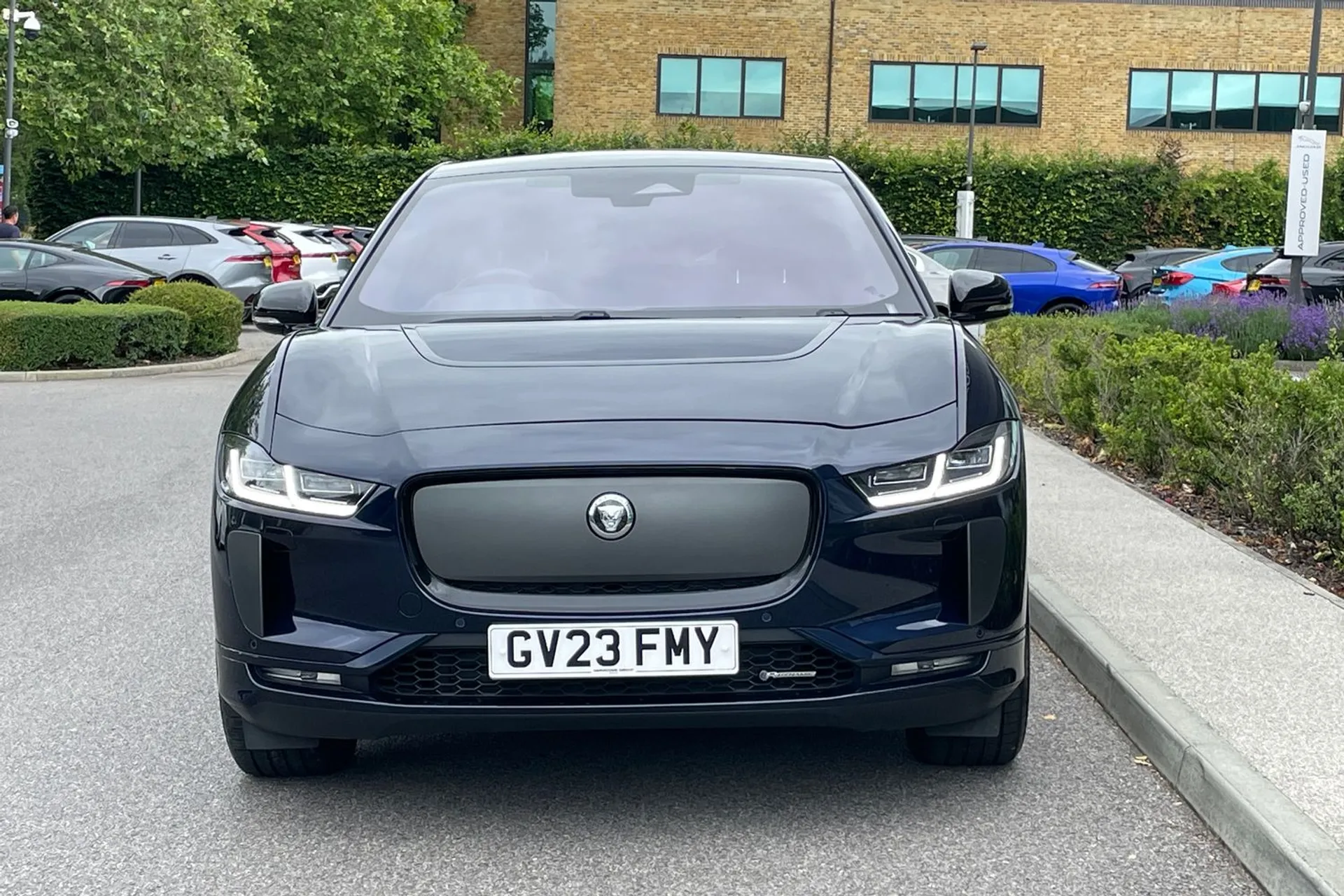 Jaguar I-PACE thumbnail image number 13