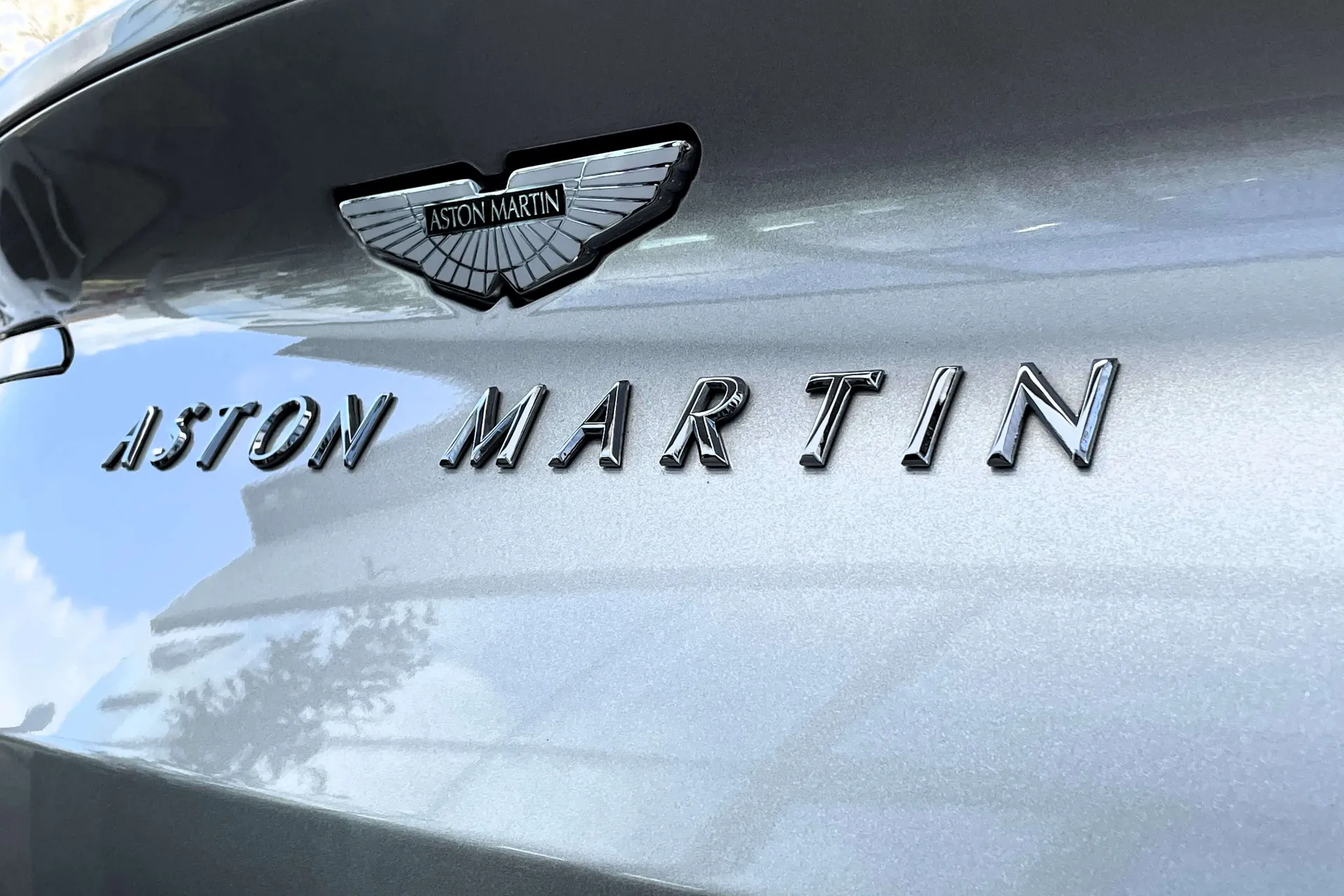 Aston Martin DB11 thumbnail image number 57