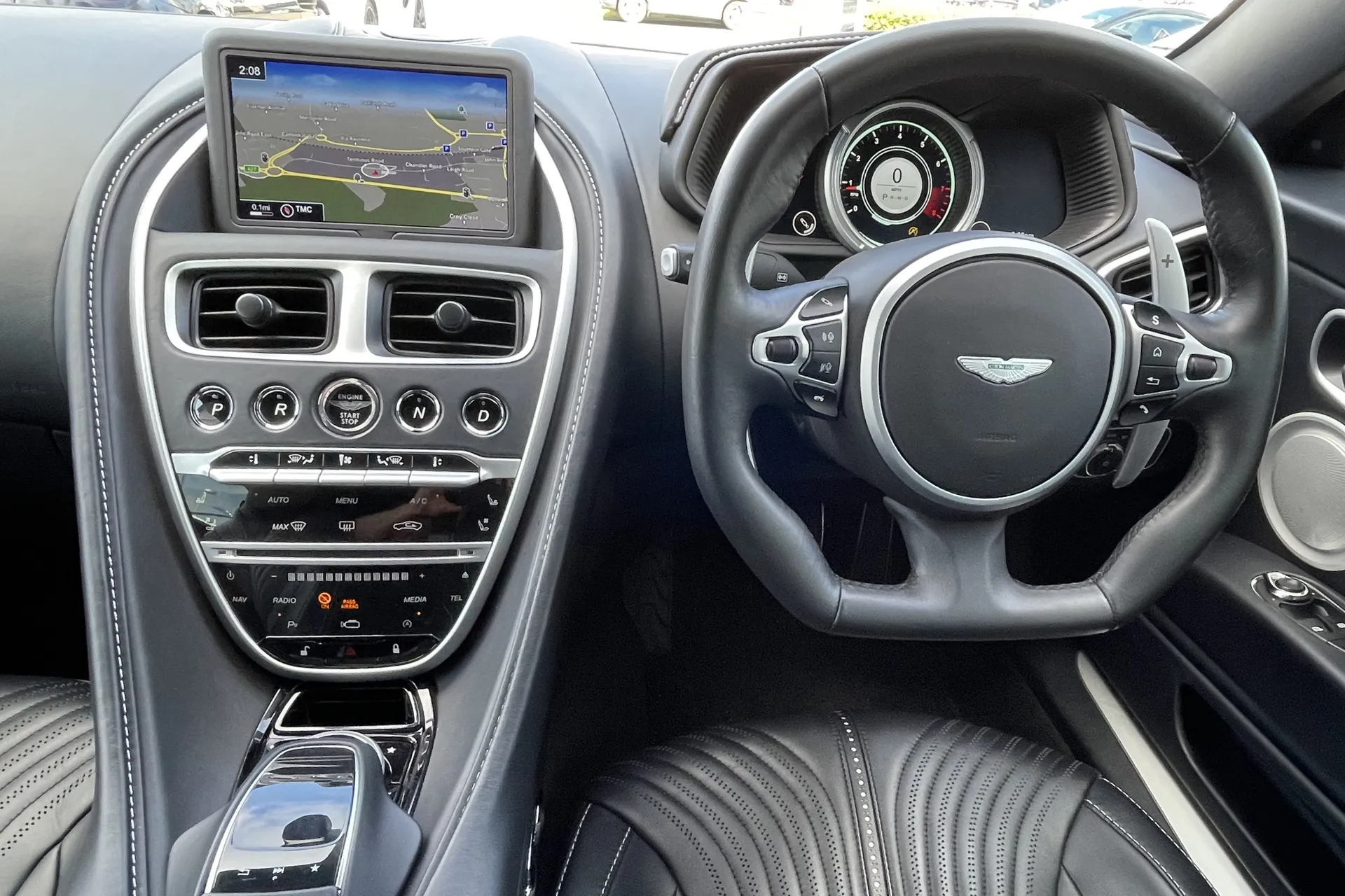 Aston Martin DB11 thumbnail image number 31