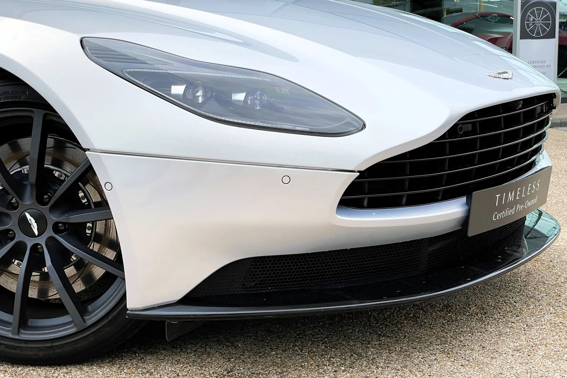 Aston Martin DB11 thumbnail image number 60