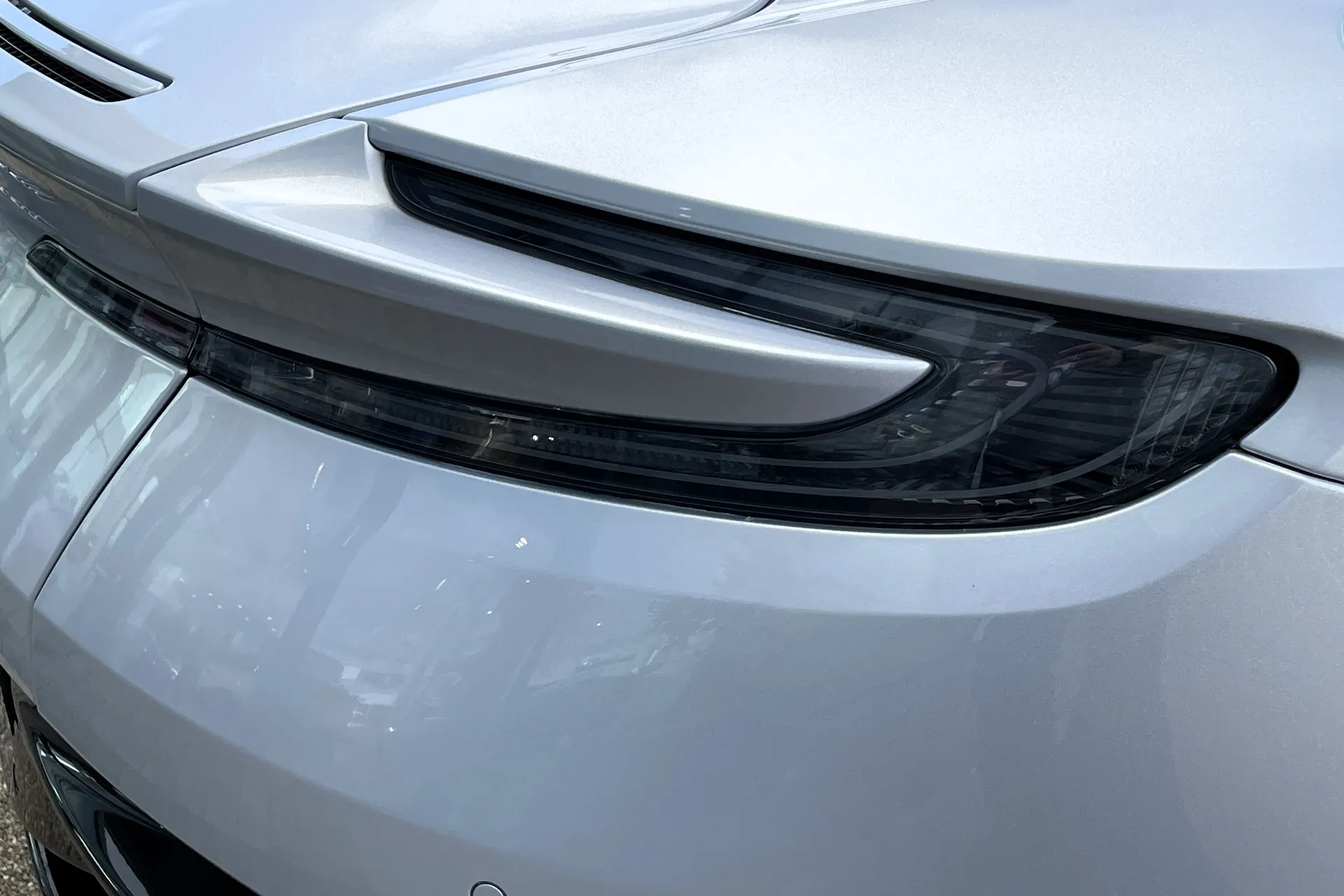 Aston Martin DB11 thumbnail image number 57