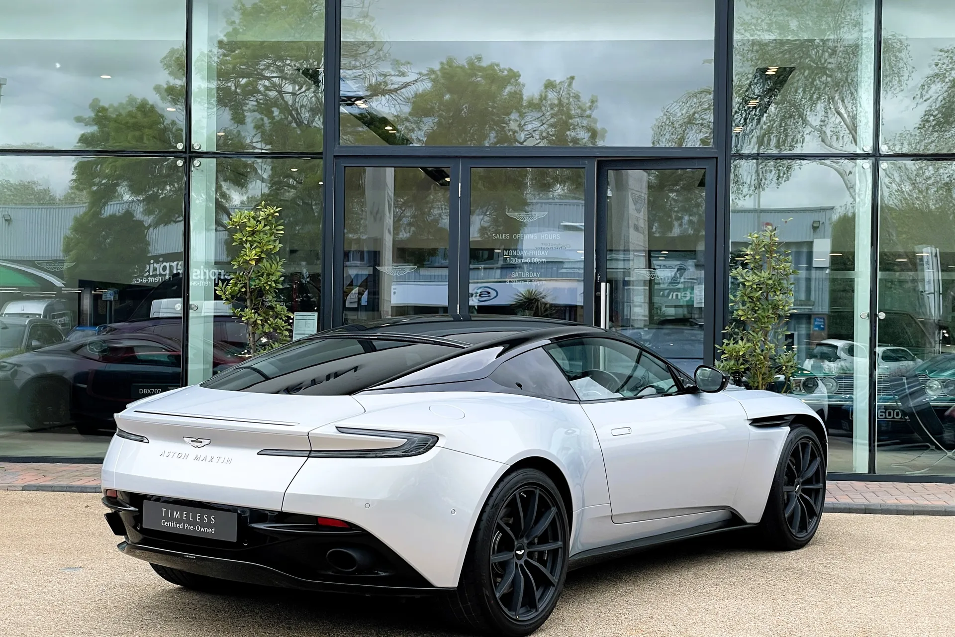 Aston Martin DB11 thumbnail image number 9