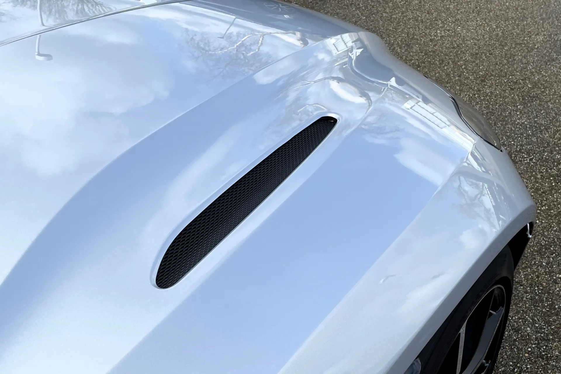 Aston Martin DB11 thumbnail image number 58