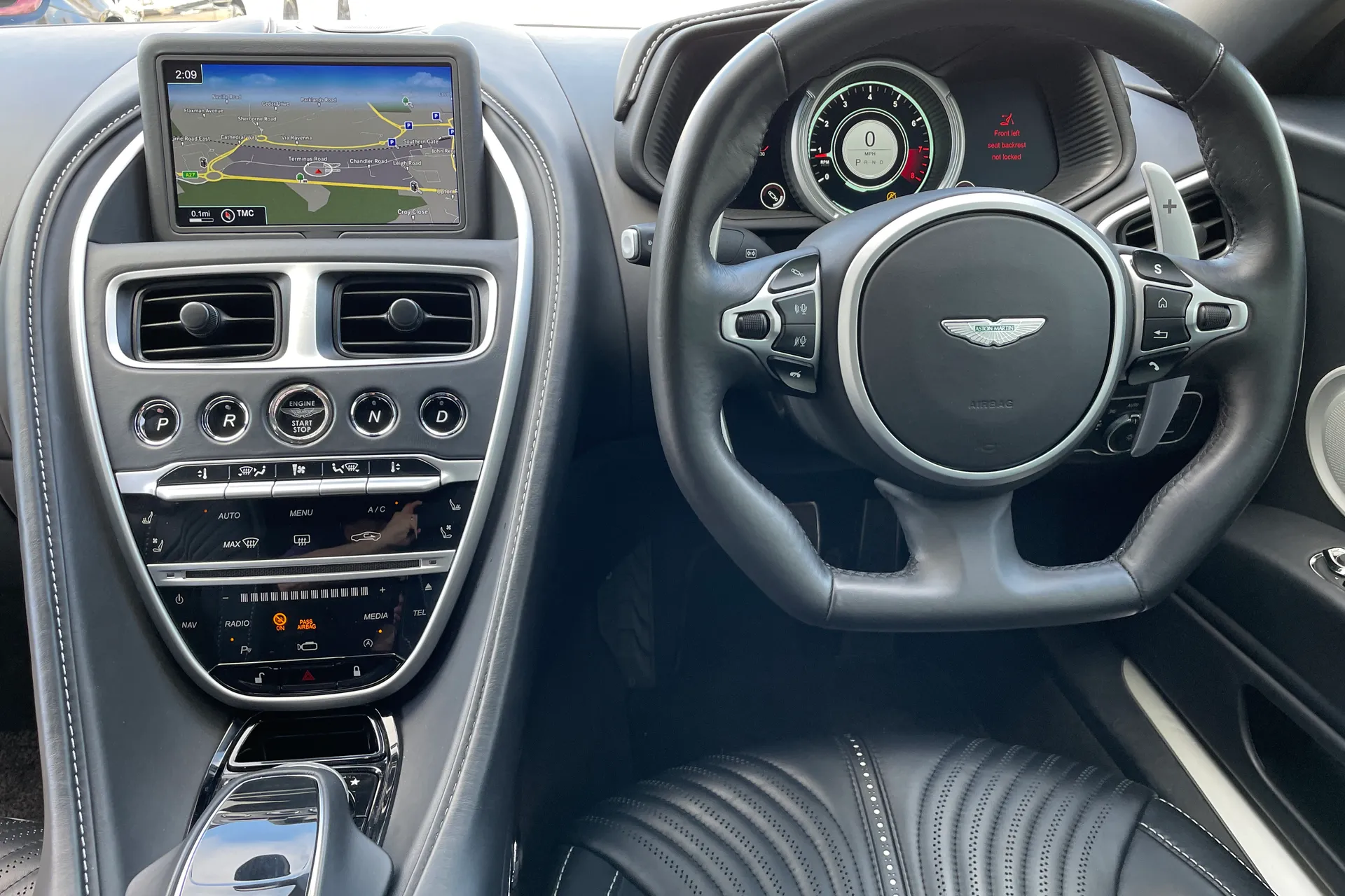 Aston Martin DB11 thumbnail image number 33