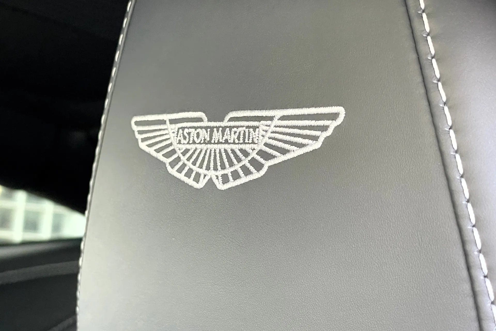 Aston Martin DB11 thumbnail image number 20