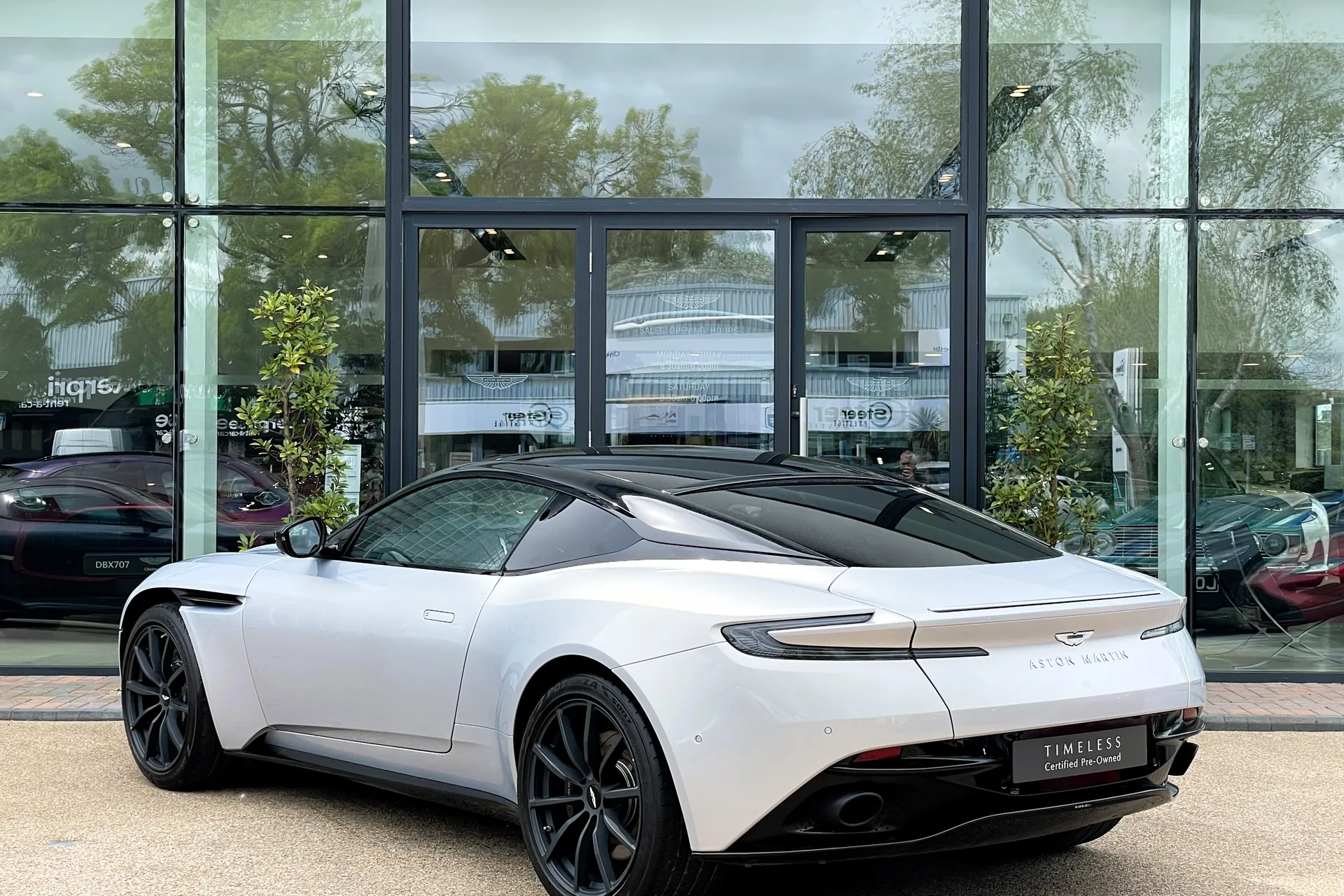 Aston Martin DB11 thumbnail image number 8