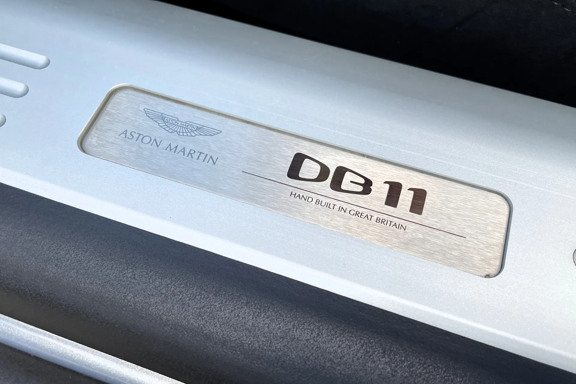 Aston Martin DB11 thumbnail image number 18