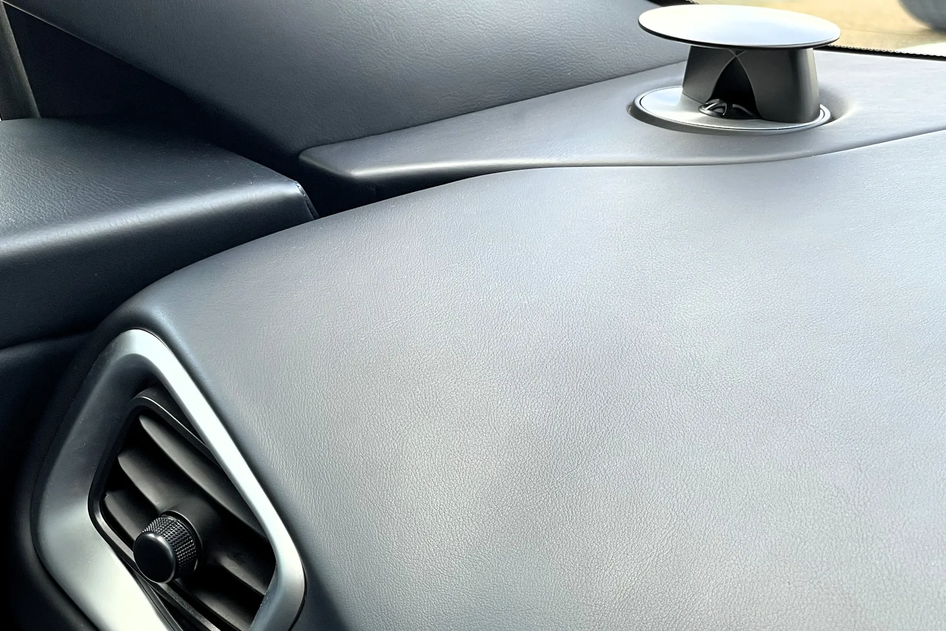 Aston Martin DB11 thumbnail image number 49