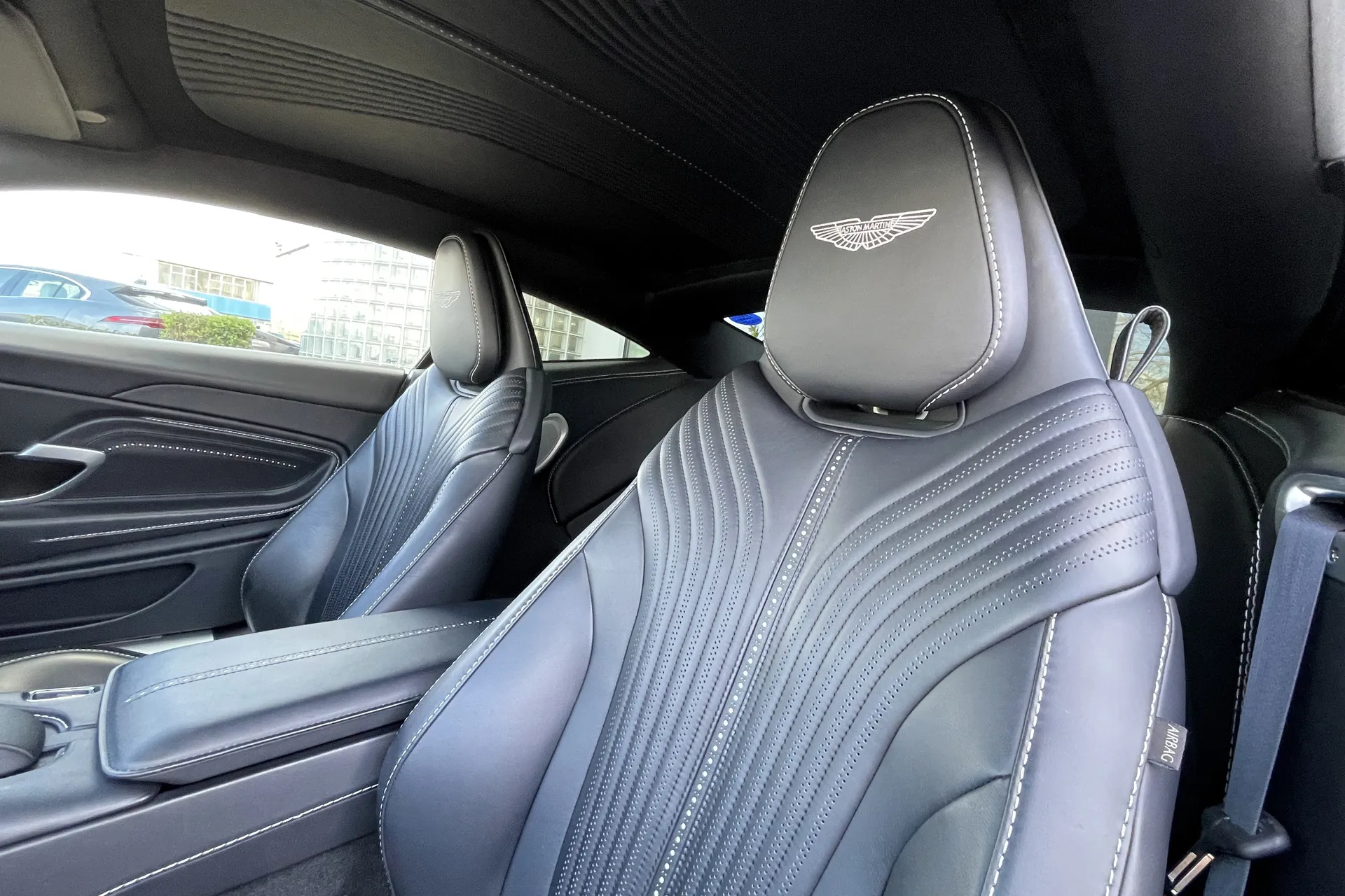 Aston Martin DB11 thumbnail image number 21