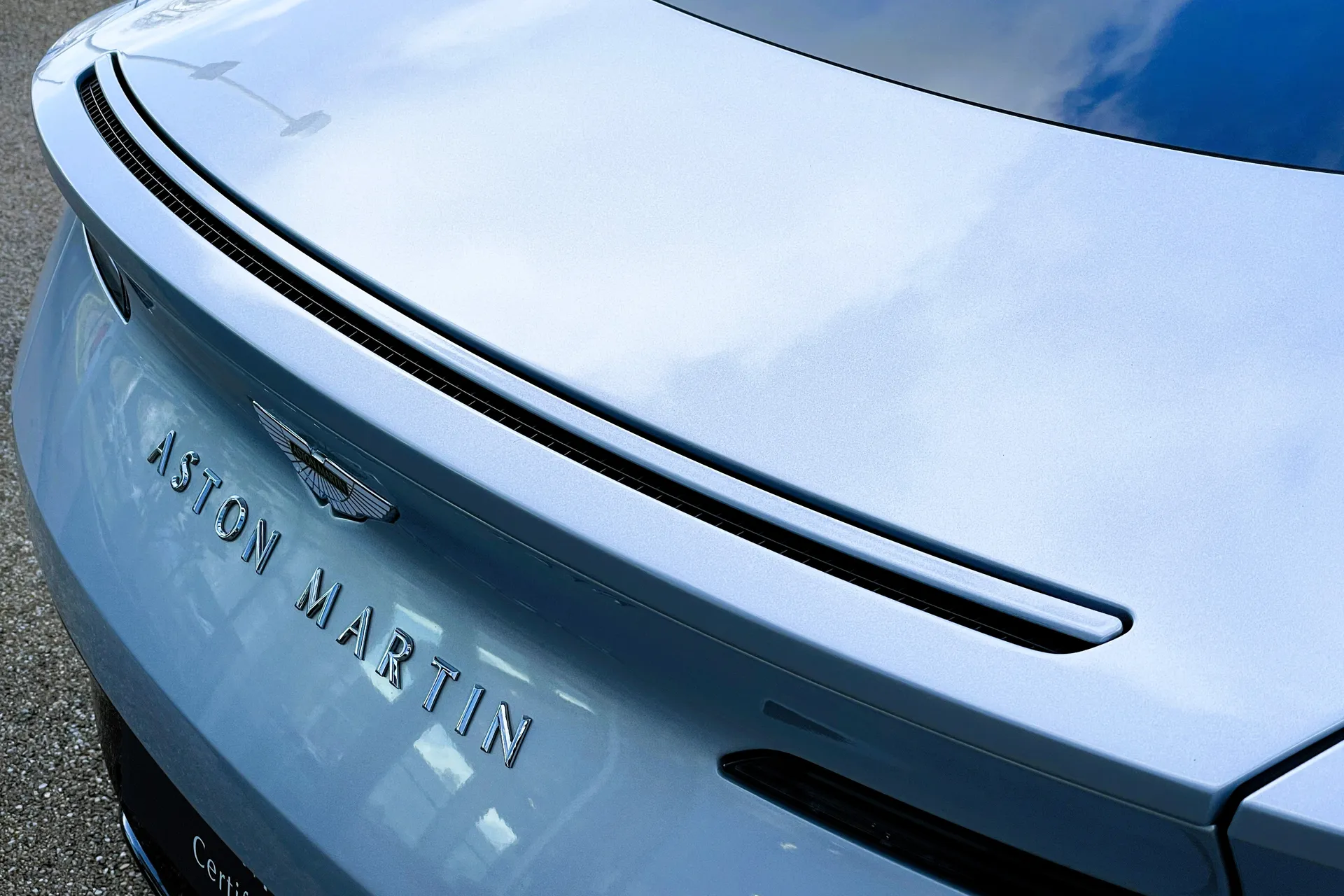 Aston Martin DB11 thumbnail image number 12