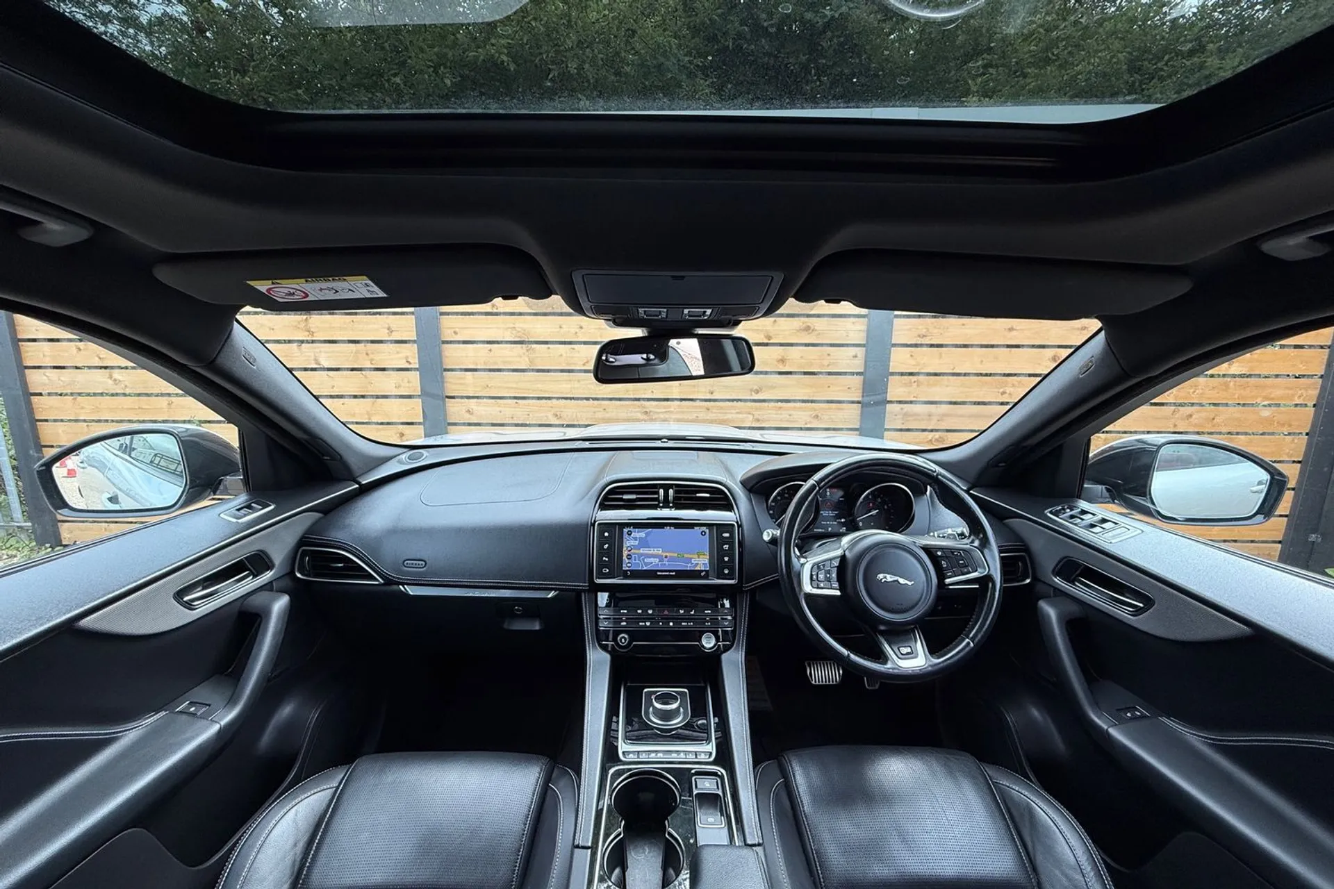 Jaguar F-Pace thumbnail image number 3