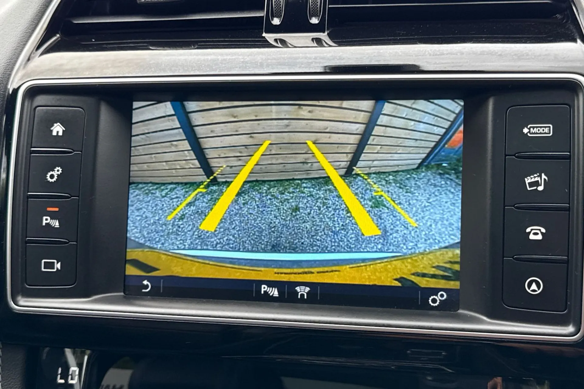 Jaguar F-Pace thumbnail image number 6
