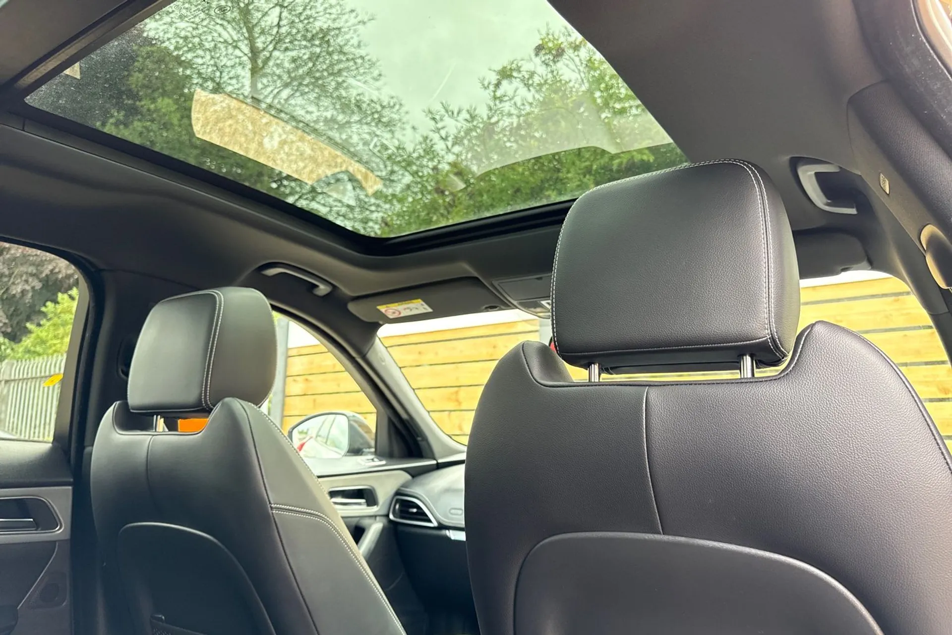 Jaguar F-Pace thumbnail image number 26