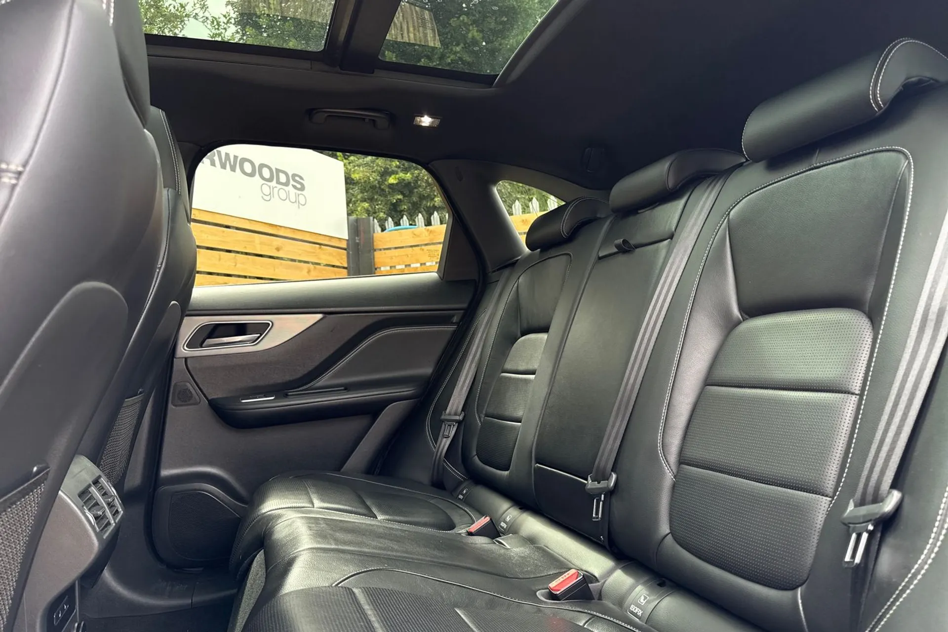 Jaguar F-Pace thumbnail image number 32