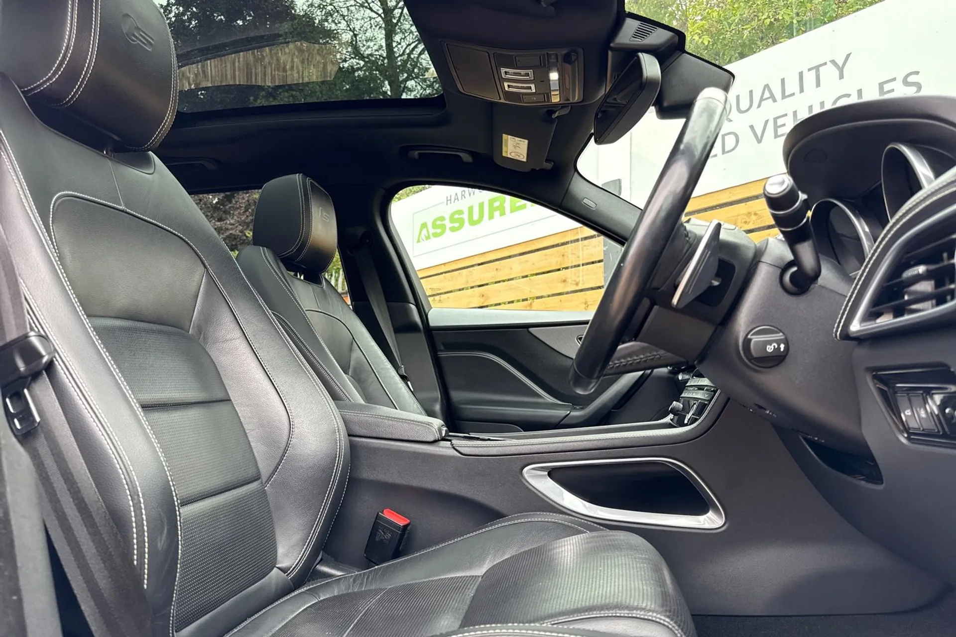 Jaguar F-Pace thumbnail image number 28