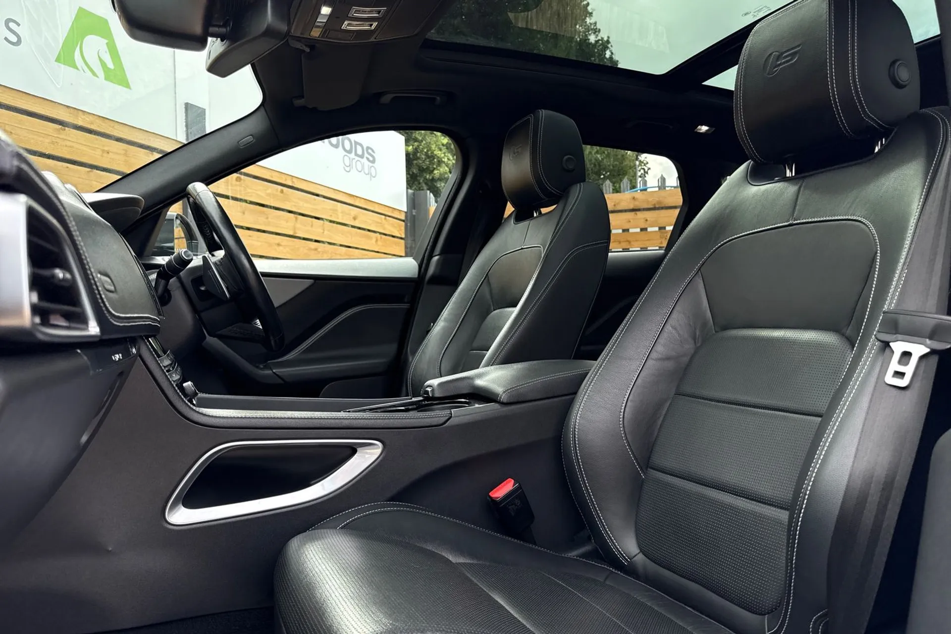 Jaguar F-Pace thumbnail image number 31