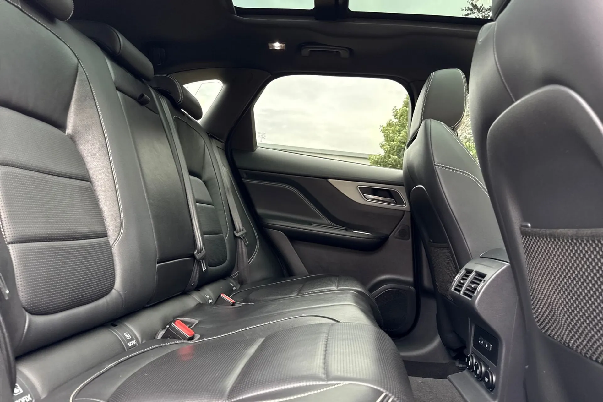 Jaguar F-Pace thumbnail image number 25